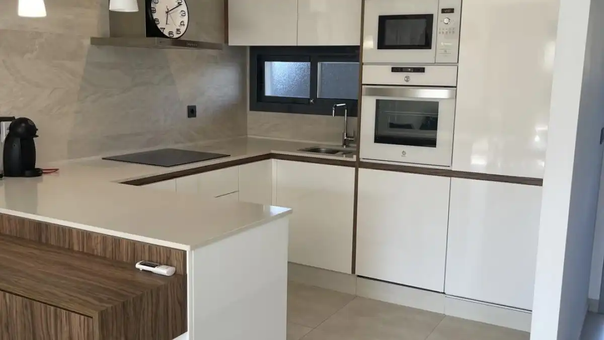 Mooi gelijkvloers appartement met 2 slpks en 2 badkamers foto 8