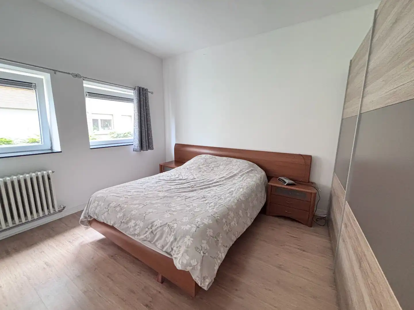 Instapklaar, gerenoveerd gelijkvloersappartement met 2 slaapkamers en garage foto 8