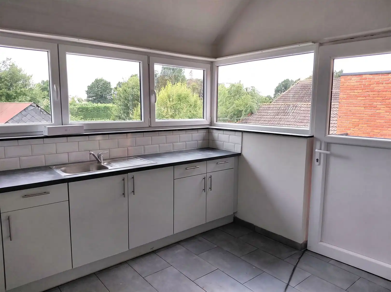 TE HUUR: Appartement met 2 slaapkamers en terras te Beverlo! foto 6