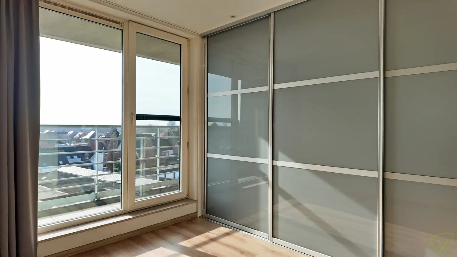 Lichtrijk appartement met panoramisch uitzicht op de Markt van Eeklo! foto 21