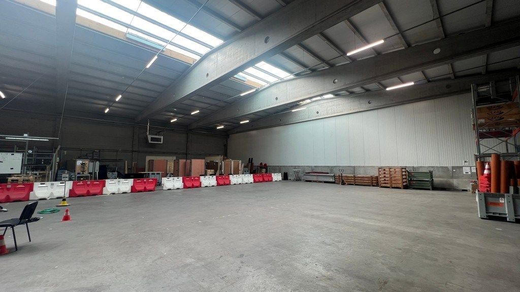 Loods met kantoren te huur in haven van Gent foto 6