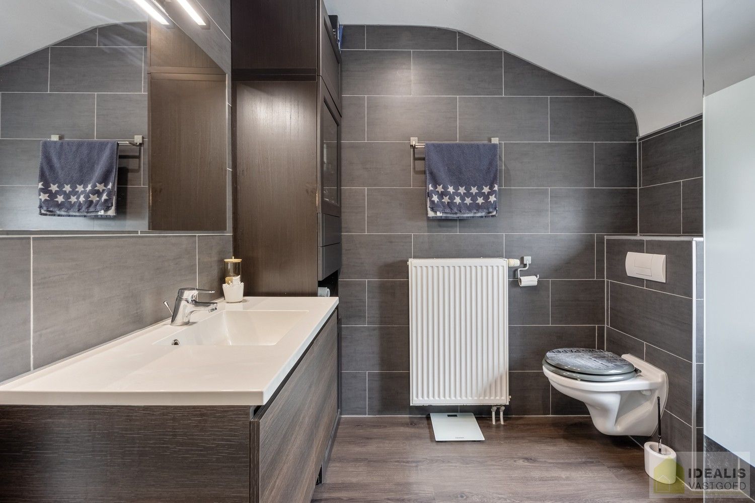 INSTAPKLARE GEZINSWONING MET LICHTRIJKE LEEFRUIMTE, RUIME EN VERZORGDE KEUKEN, BADKAMER EN 3 GOEDE SLAAPKAMERS OP EEN KNAP ZUID-GEORIENTEERDE PERCEEL VAN 2A 32A foto 22
