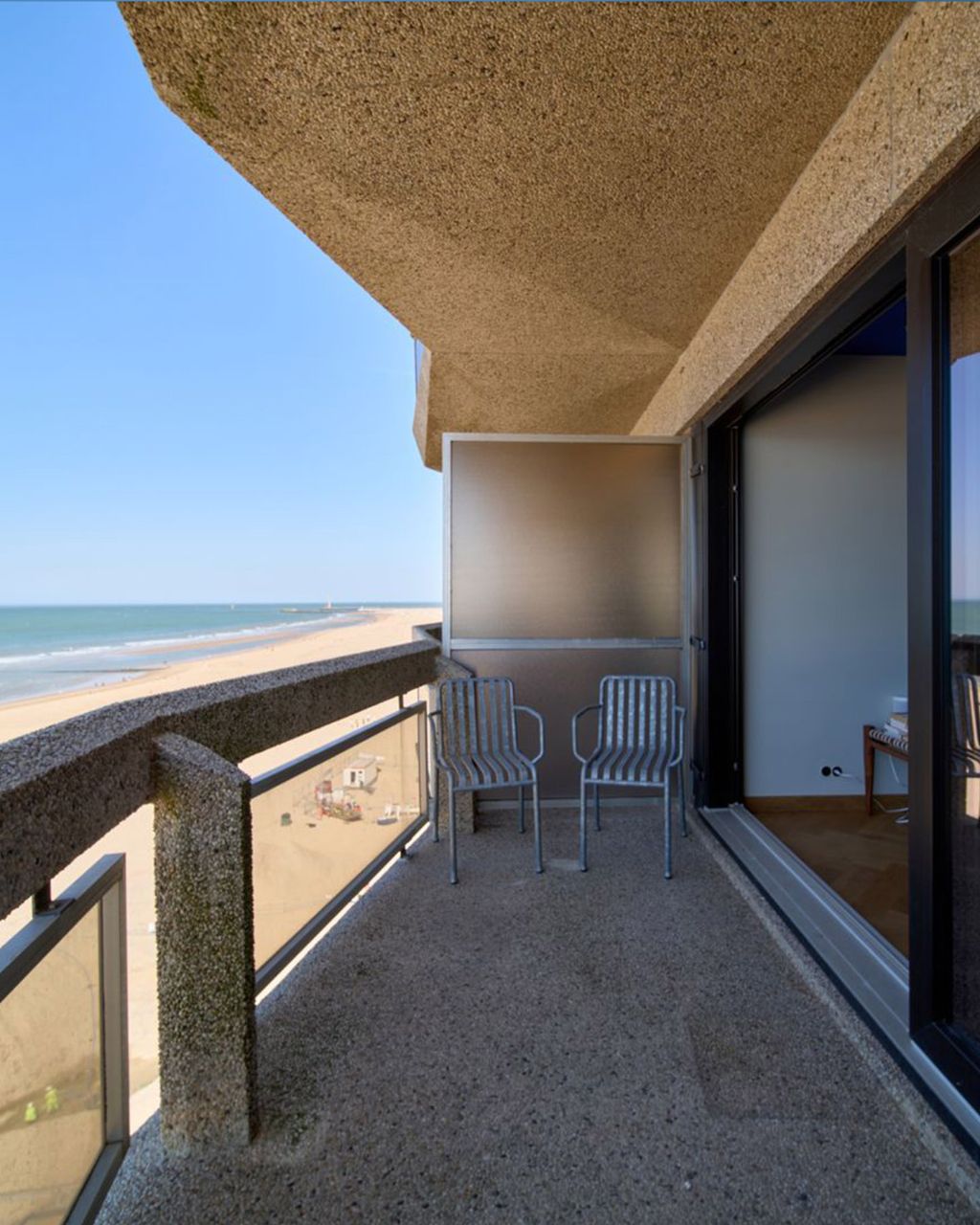 Oostende – Exclusieve, architecturale studio met frontaal zeezicht. foto 21