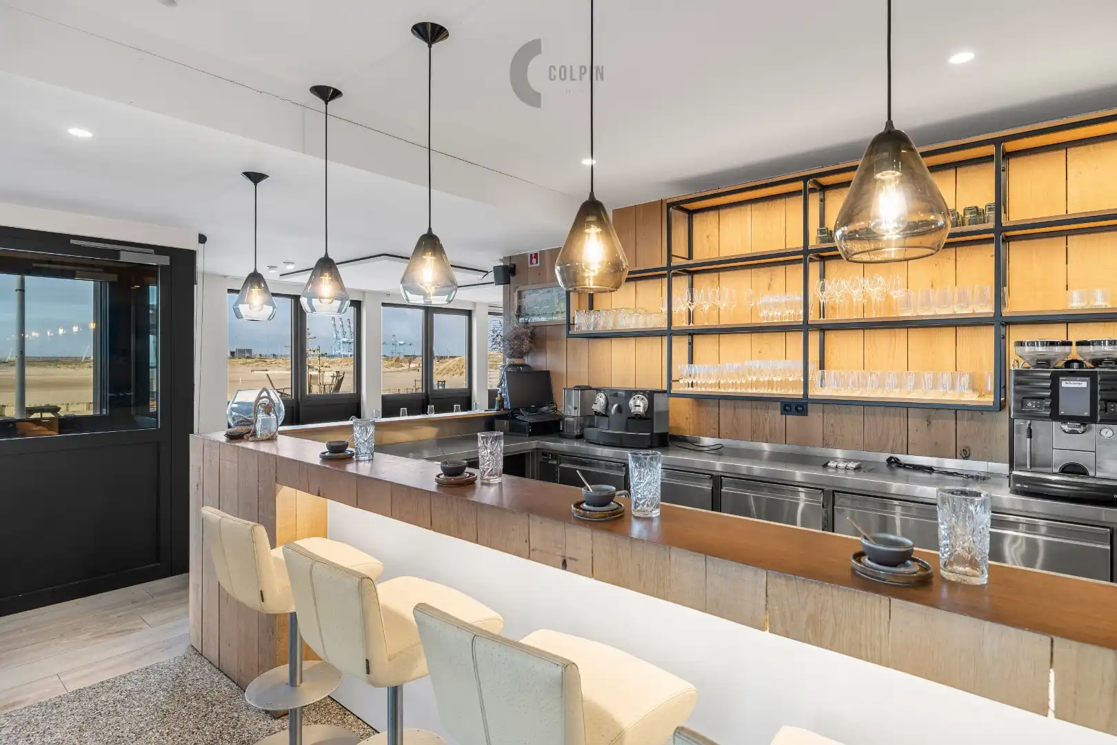 Uniek handelspand op de Zeedijk van Zeebrugge met zeezicht foto 13