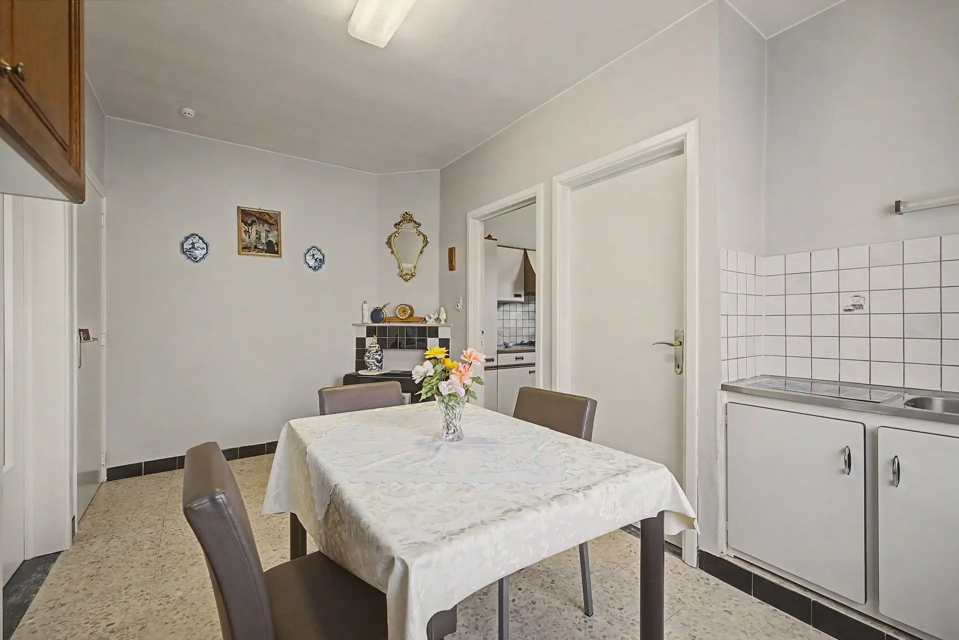 Te renoveren gezinswoning met garage en tuin nabij het centrum van De Klinge foto 10