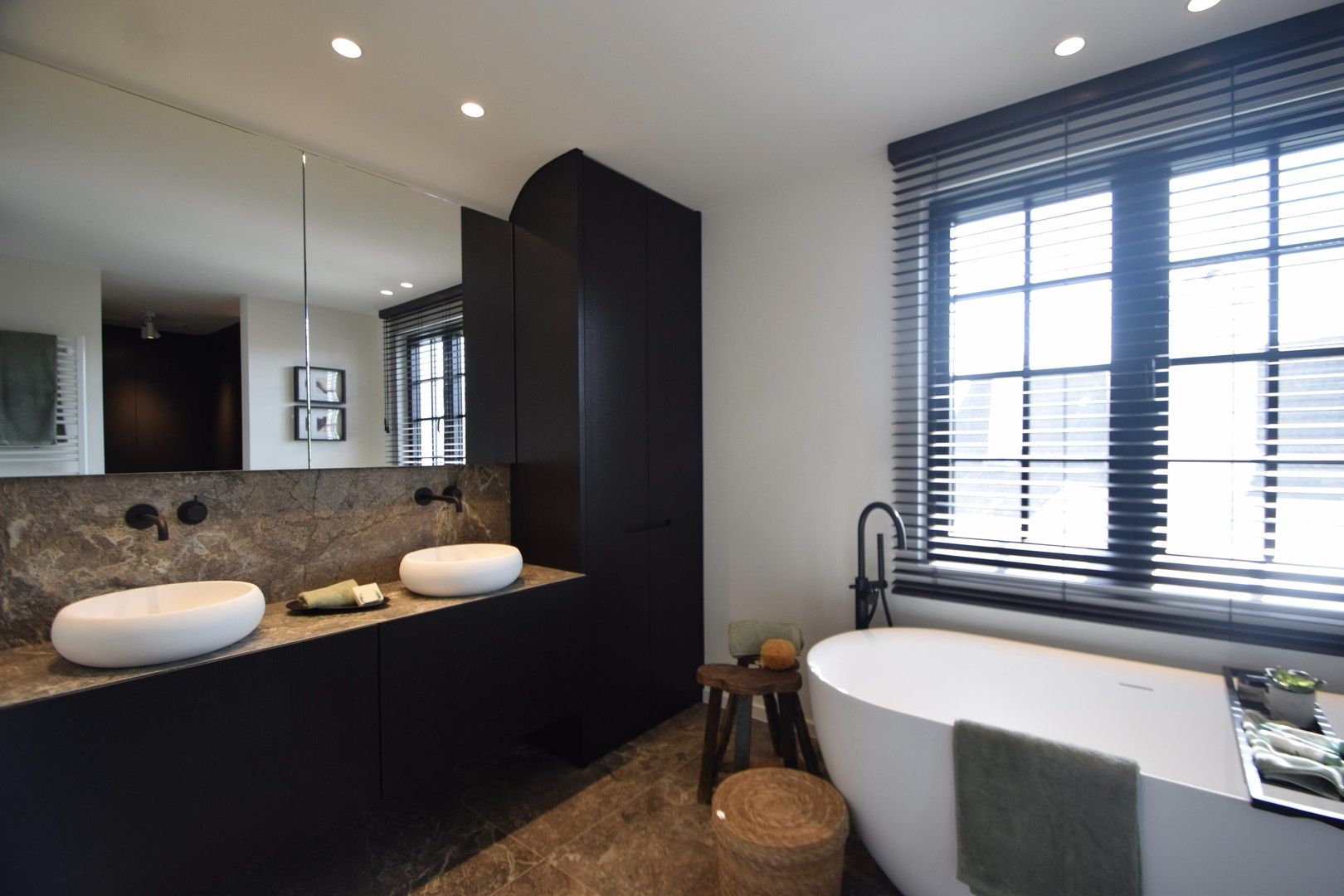 Alleenstaande villa uitzonderlijk rustig gelegen in een groene omgeving, aan de rand van het Zoute vlakbij de Kalfsmolen en de Graaf Jansdijk. foto 21