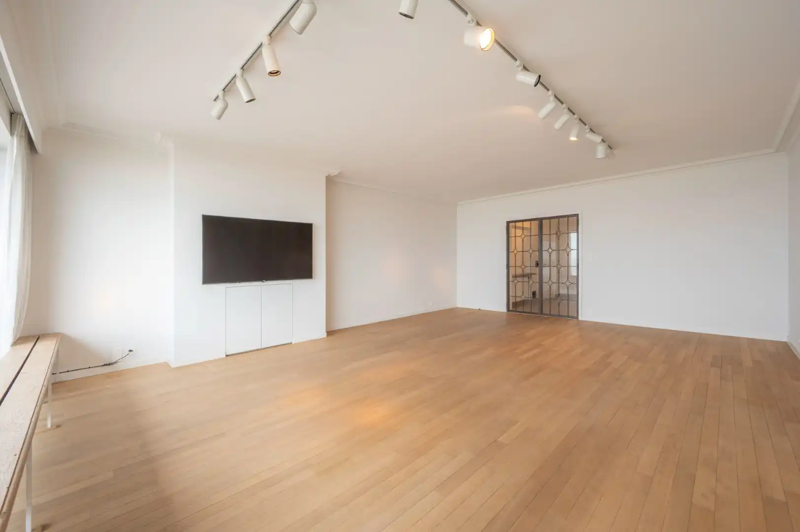 Ongemeubeld appartement, in de gerenommeerde residentie “Globe”, prachtig gelegen op de Zeedijk in het Zoute foto 2