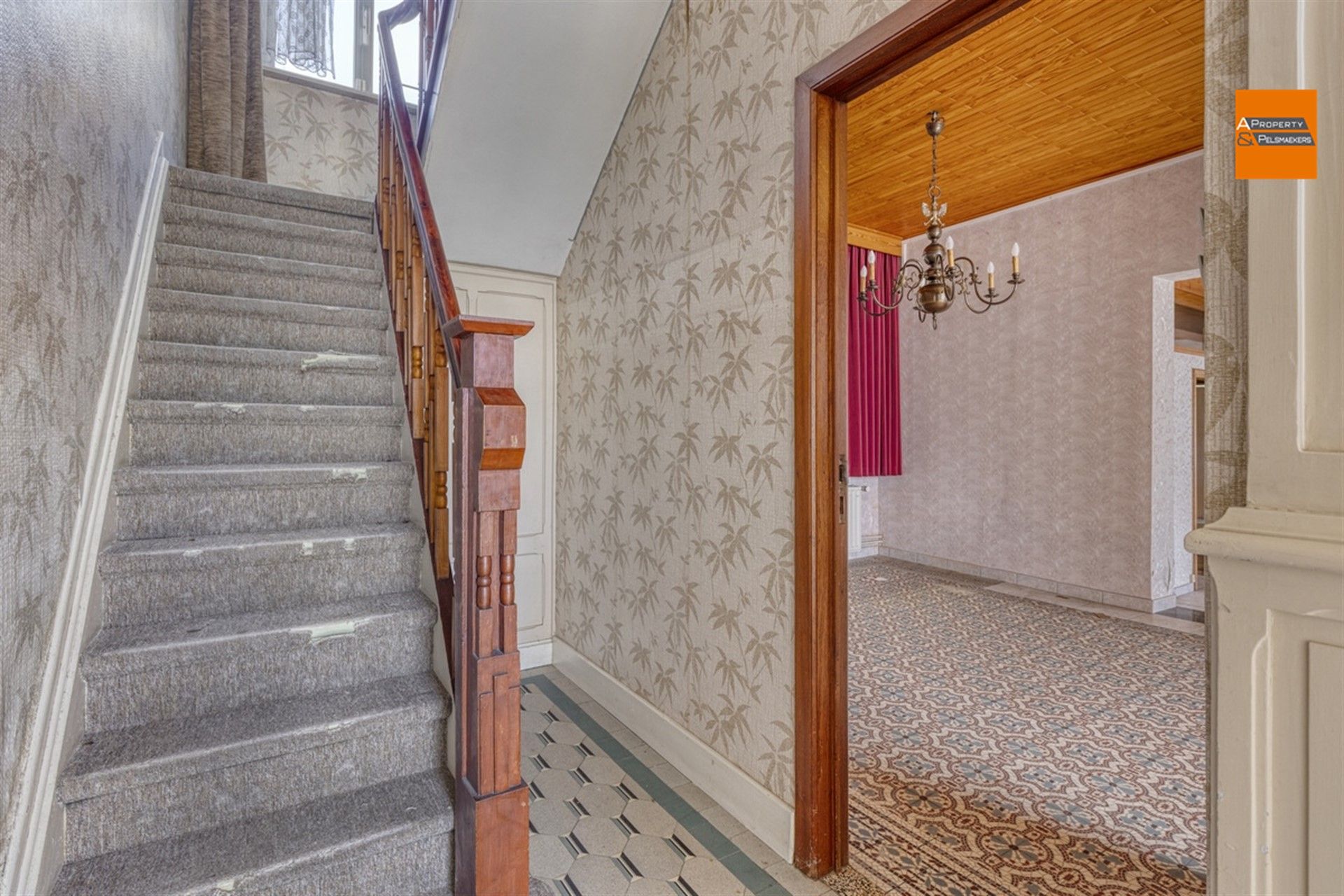 Ruime woning met potentieel in een rustige en groene omgeving foto 3