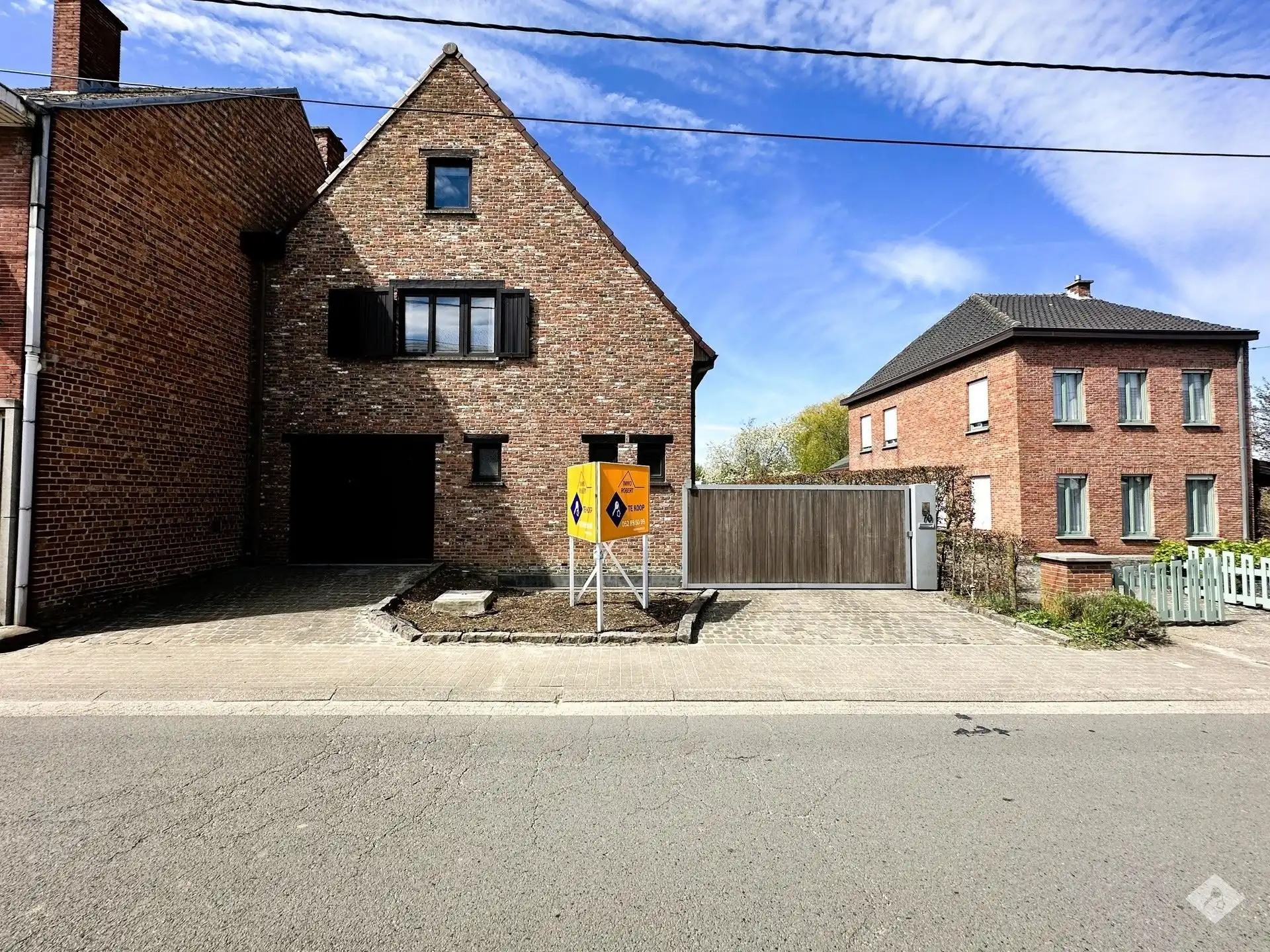 Gezinswoning met 5 slaapkamers op ruim perceel foto 2