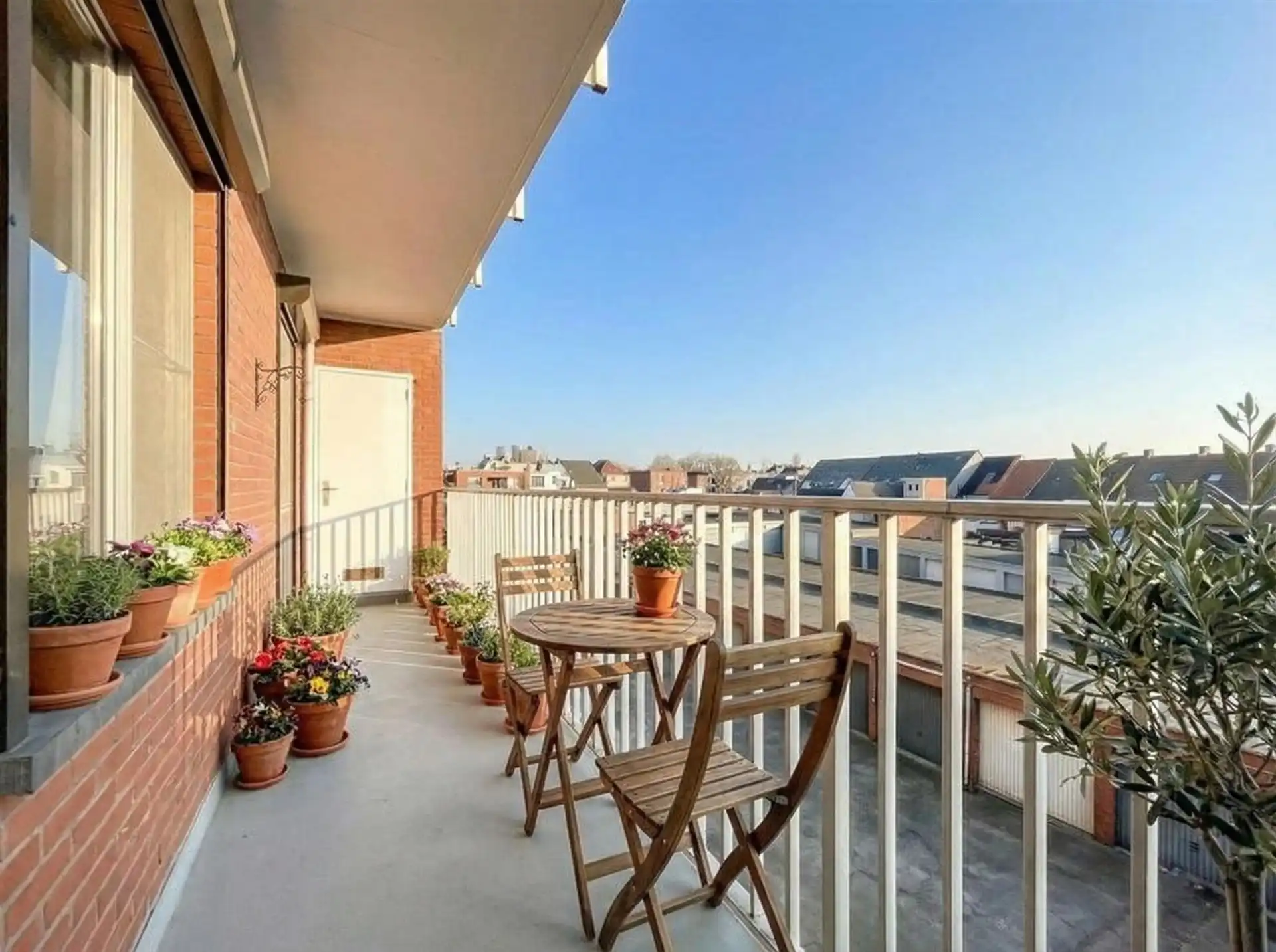 appartement met 2 terassen, 2 slaapkamers en garage  op toplocatie! foto 3