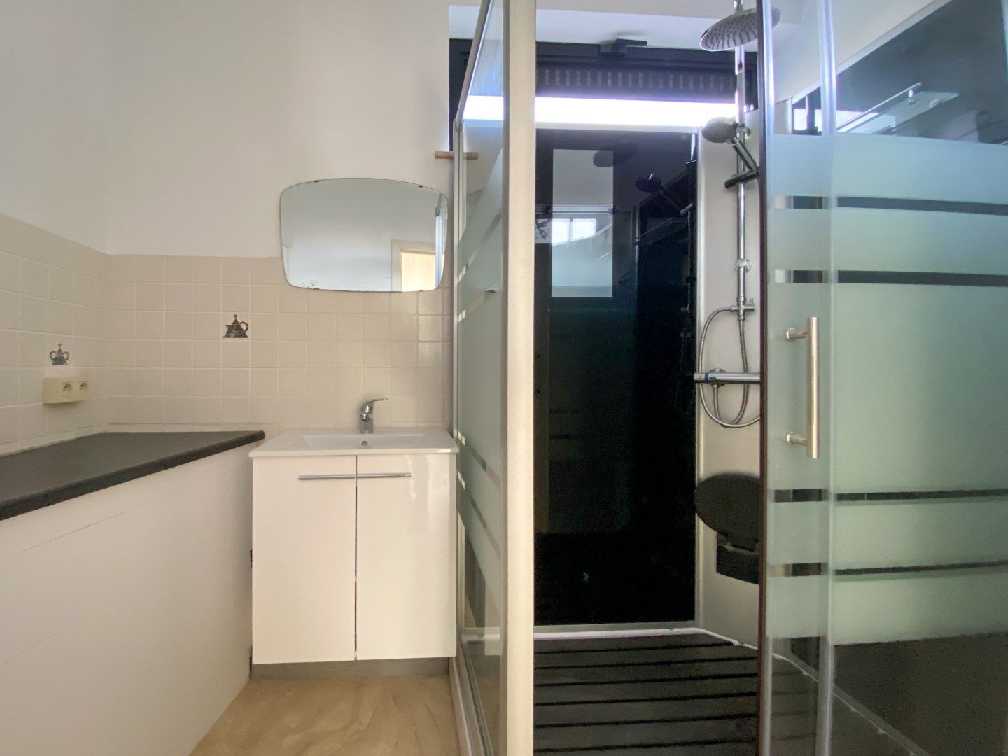 Ruim gelijkvloersappartement met 2 slaapkamers en garage. foto 11