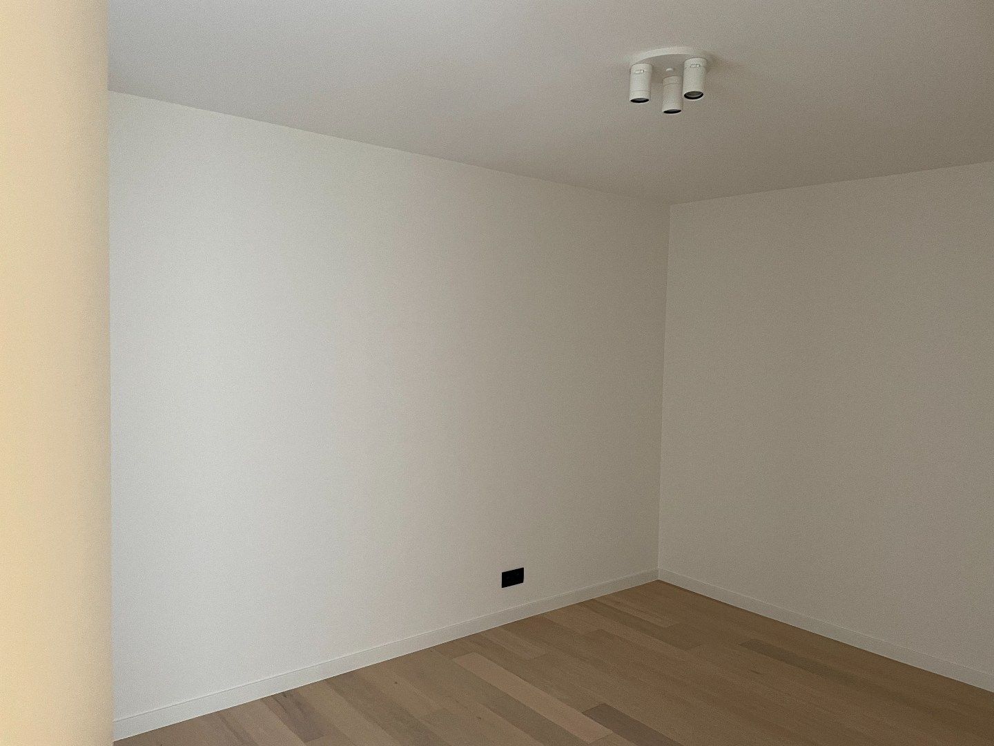 Volledig vernieuwd appartement in centrum Zwijnaarde foto 11