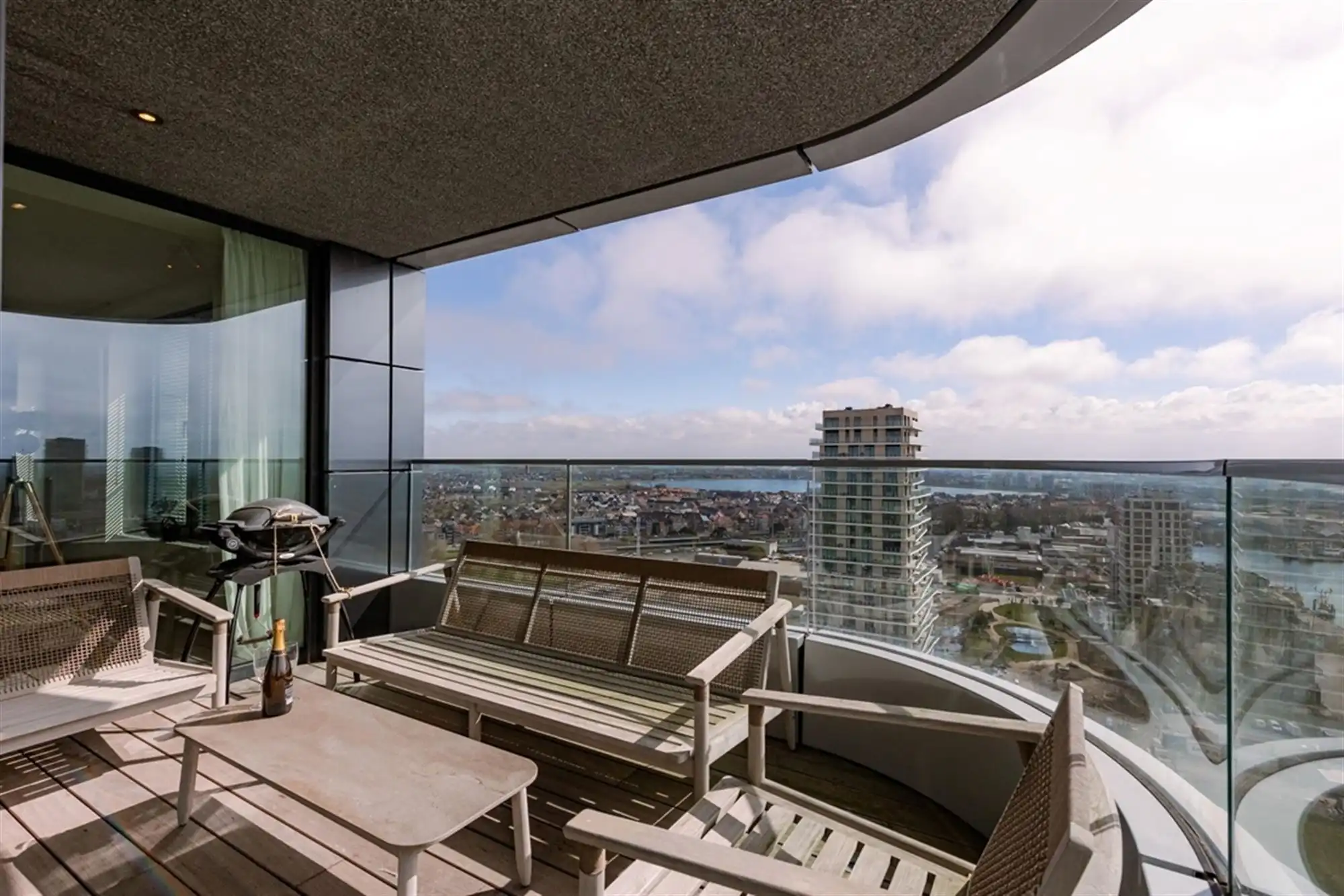 Luxueus appartement op de 22ste verdieping – Ensor Tower 1 foto 8