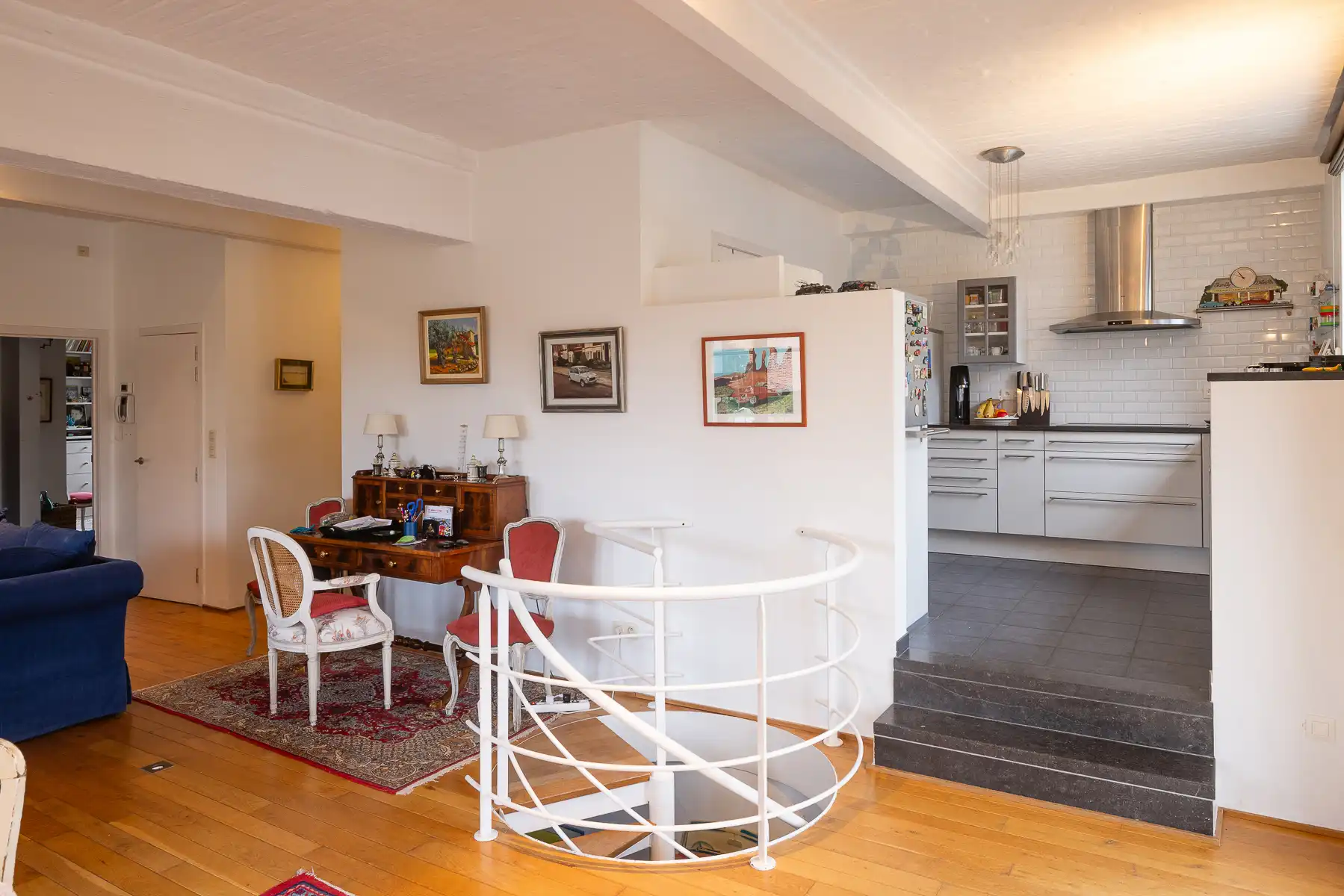 Ruim, lichtrijk appartement met tuin. Rustige locatie foto 8