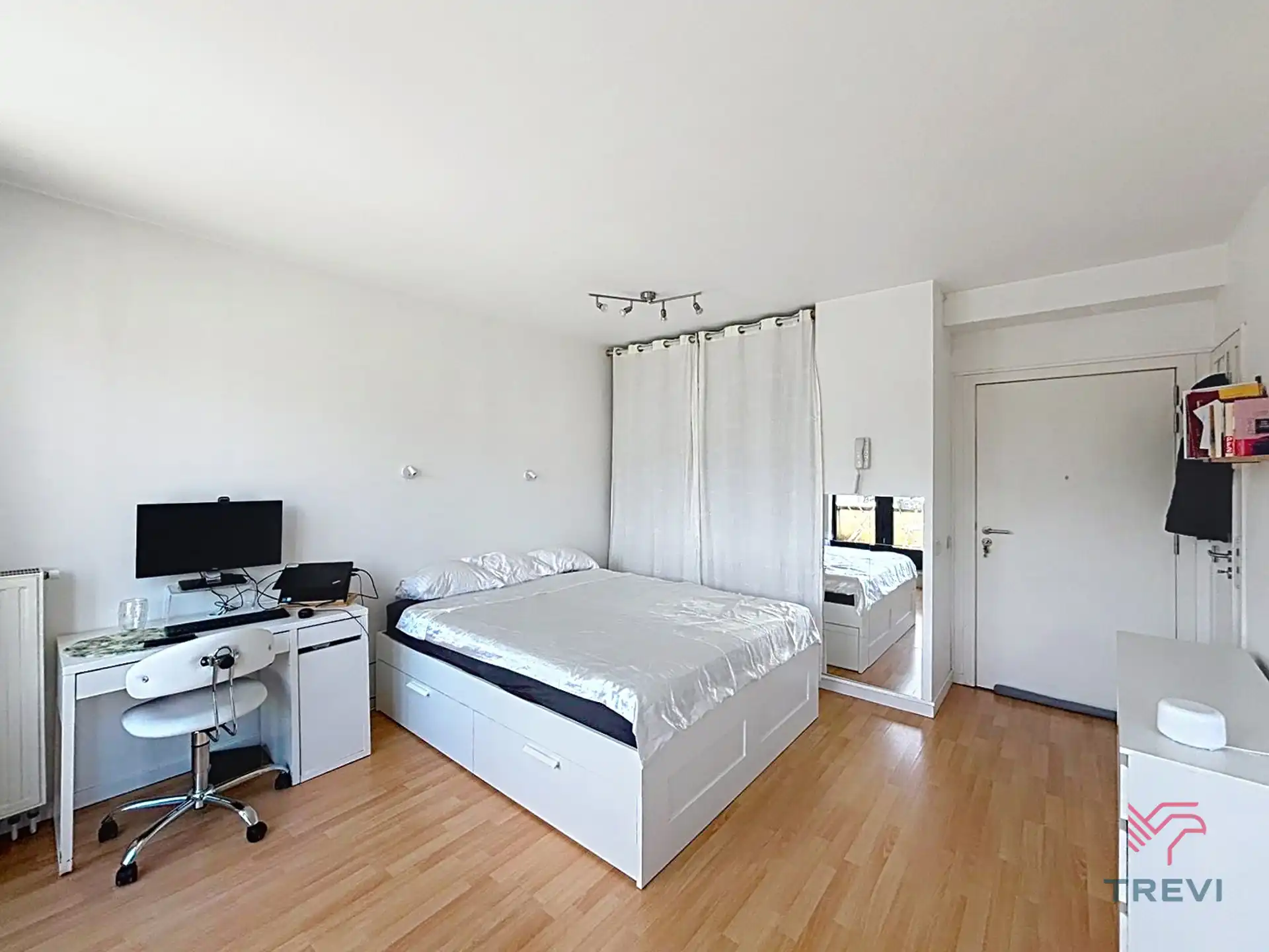 STUDIO OP DE BOVENSTE VERDIEPING VAN EEN RECENT GEBOUWD PAND foto 4