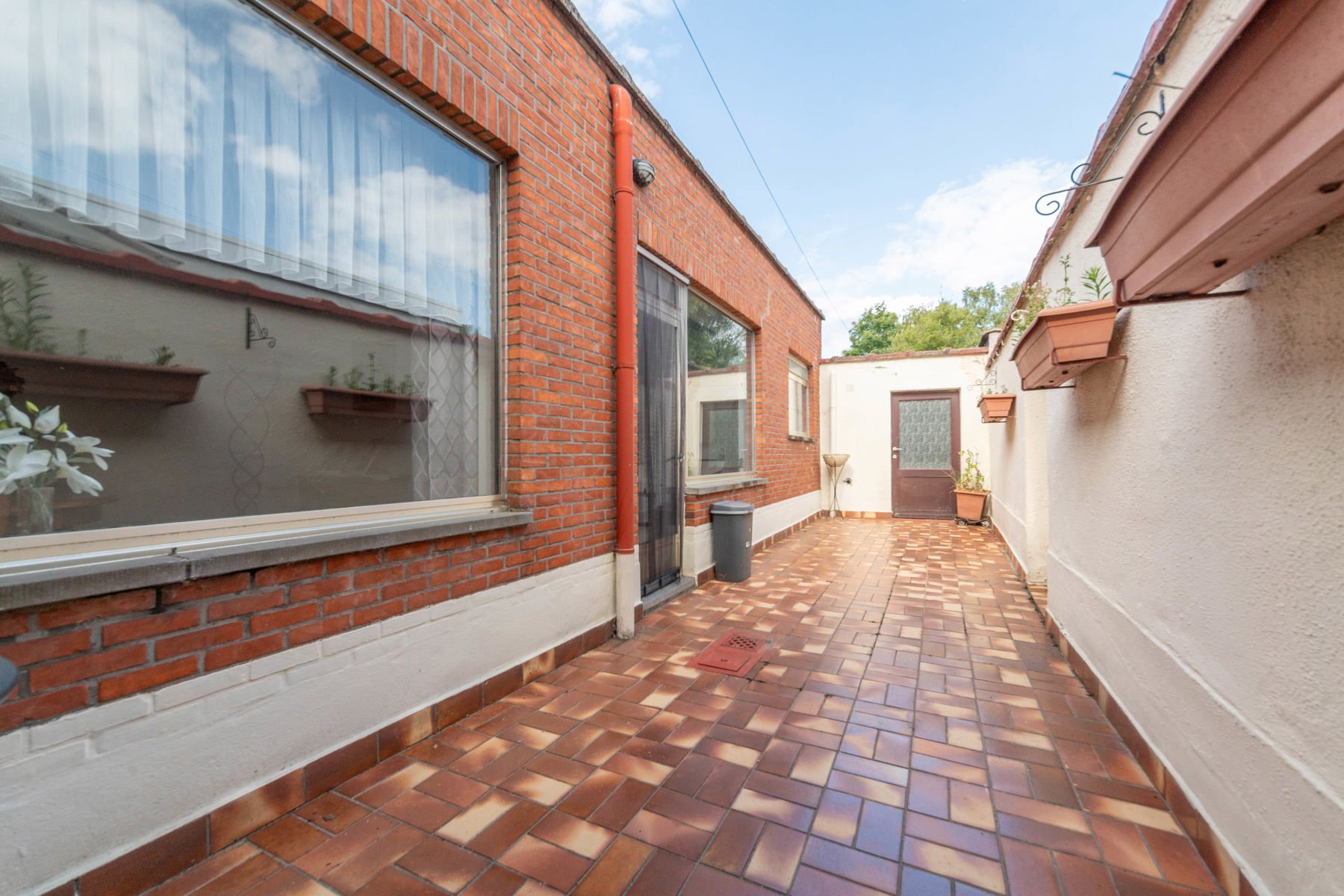 Gezinswoning met mogelijkheden te Hemiksem. foto 8