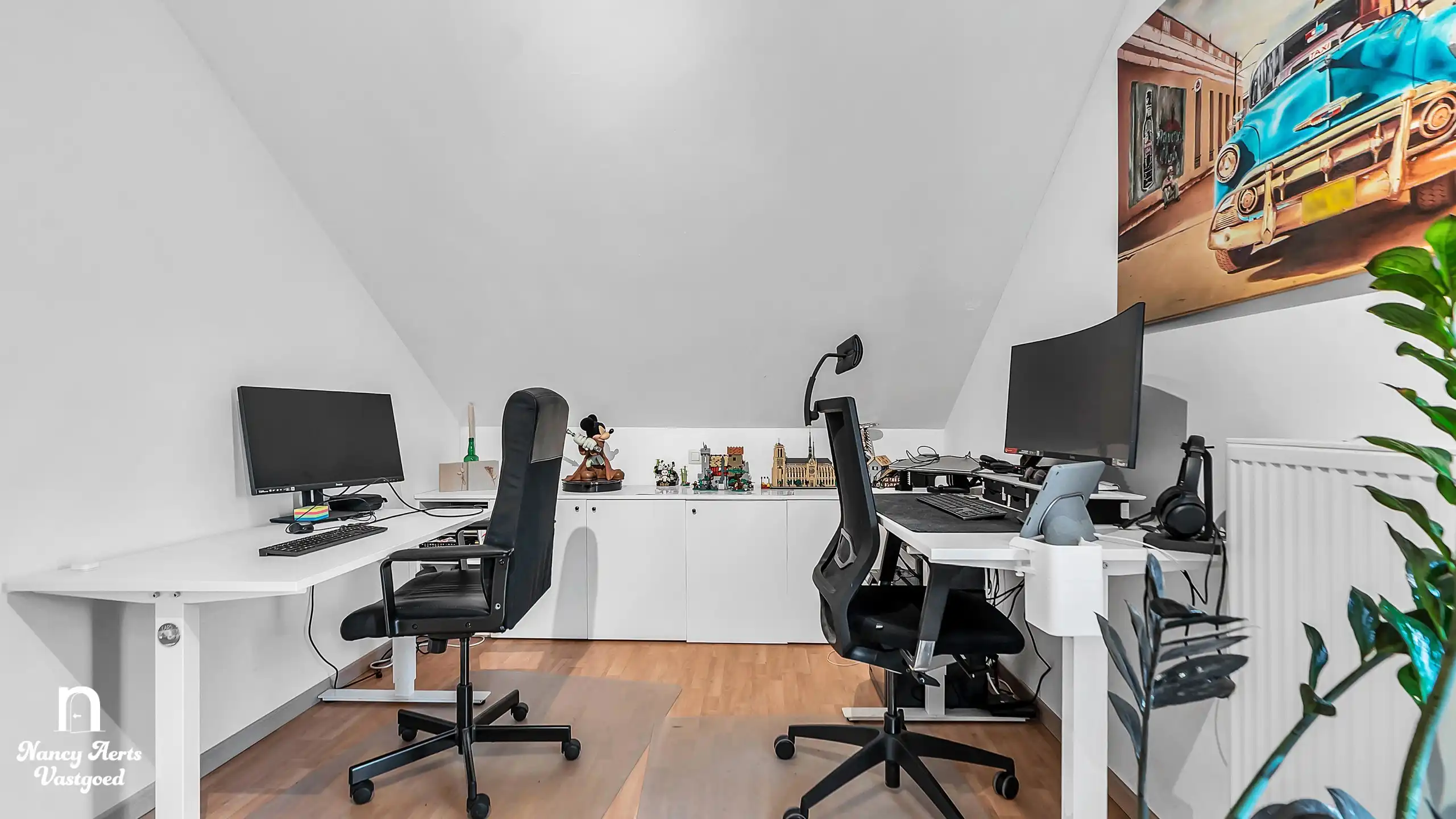 Ruime halfopen gezinswoning met 3 slk in een groene omgeving foto 13
