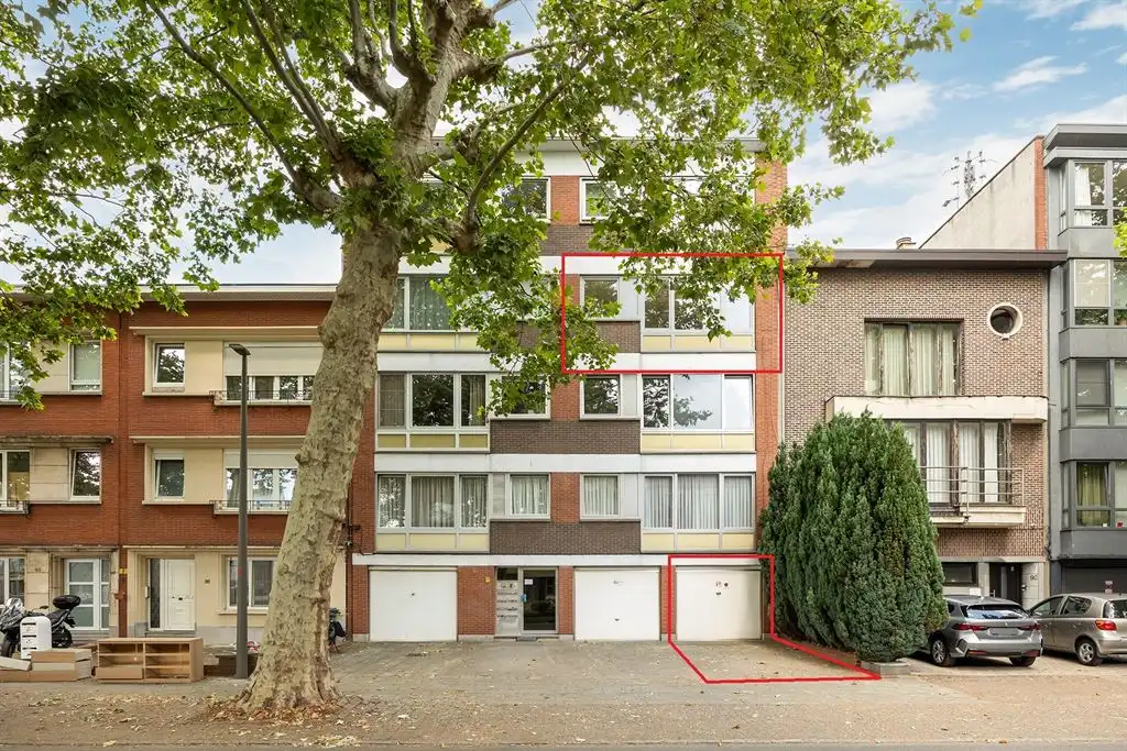 Instapklaar tweeslaapkamerappartement met garage foto 14