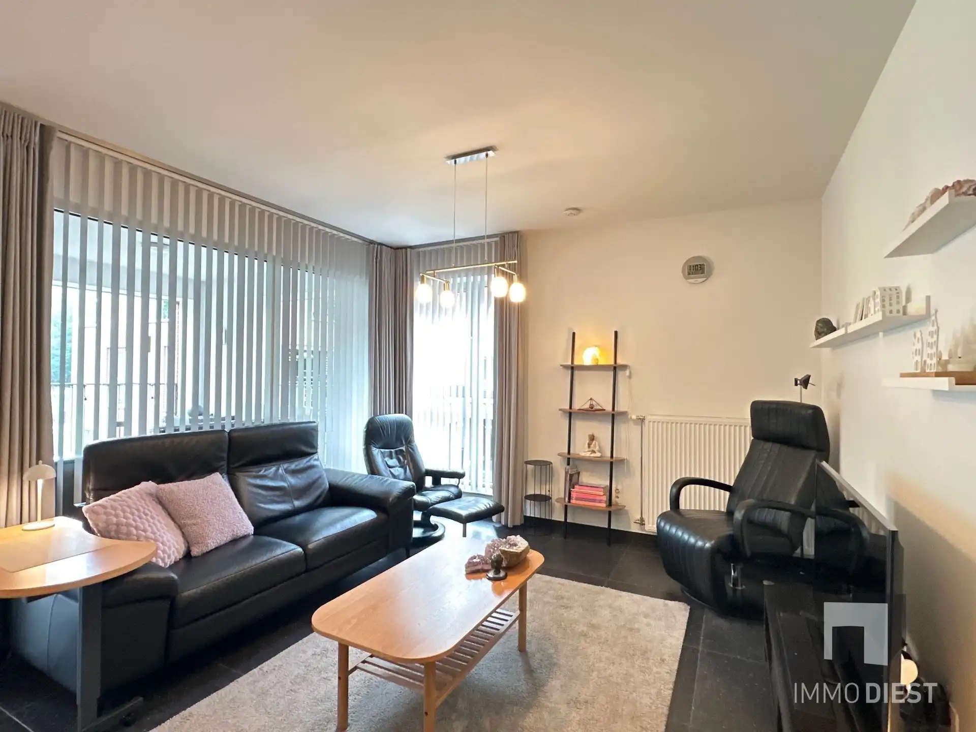 Instapklaar appartement met 2 slpks, terras, parking en kelder foto 5