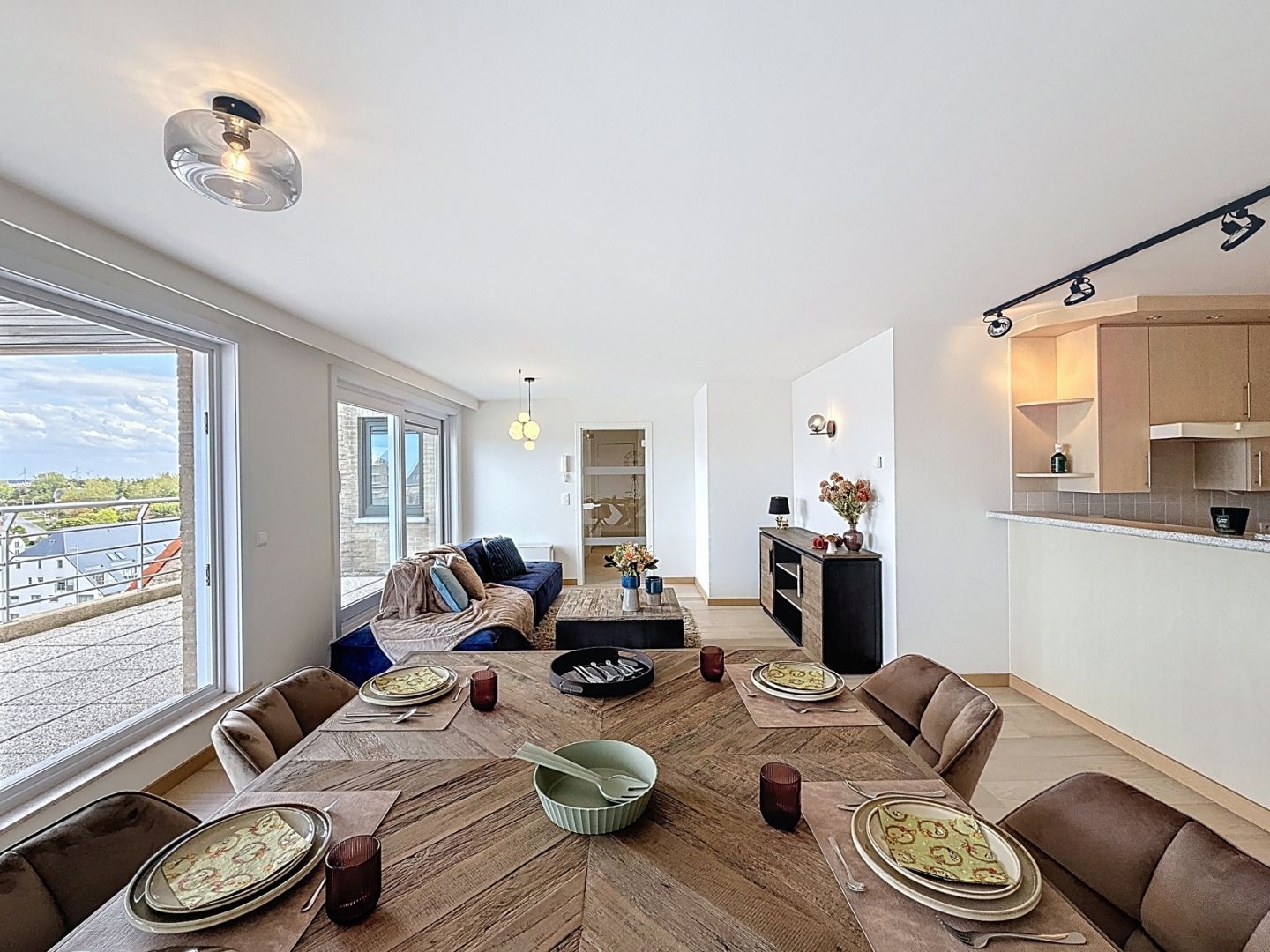 Ruim twee-slaapkamerappartement met uitzicht op zee en de Sint-Bernarduskerk foto 4