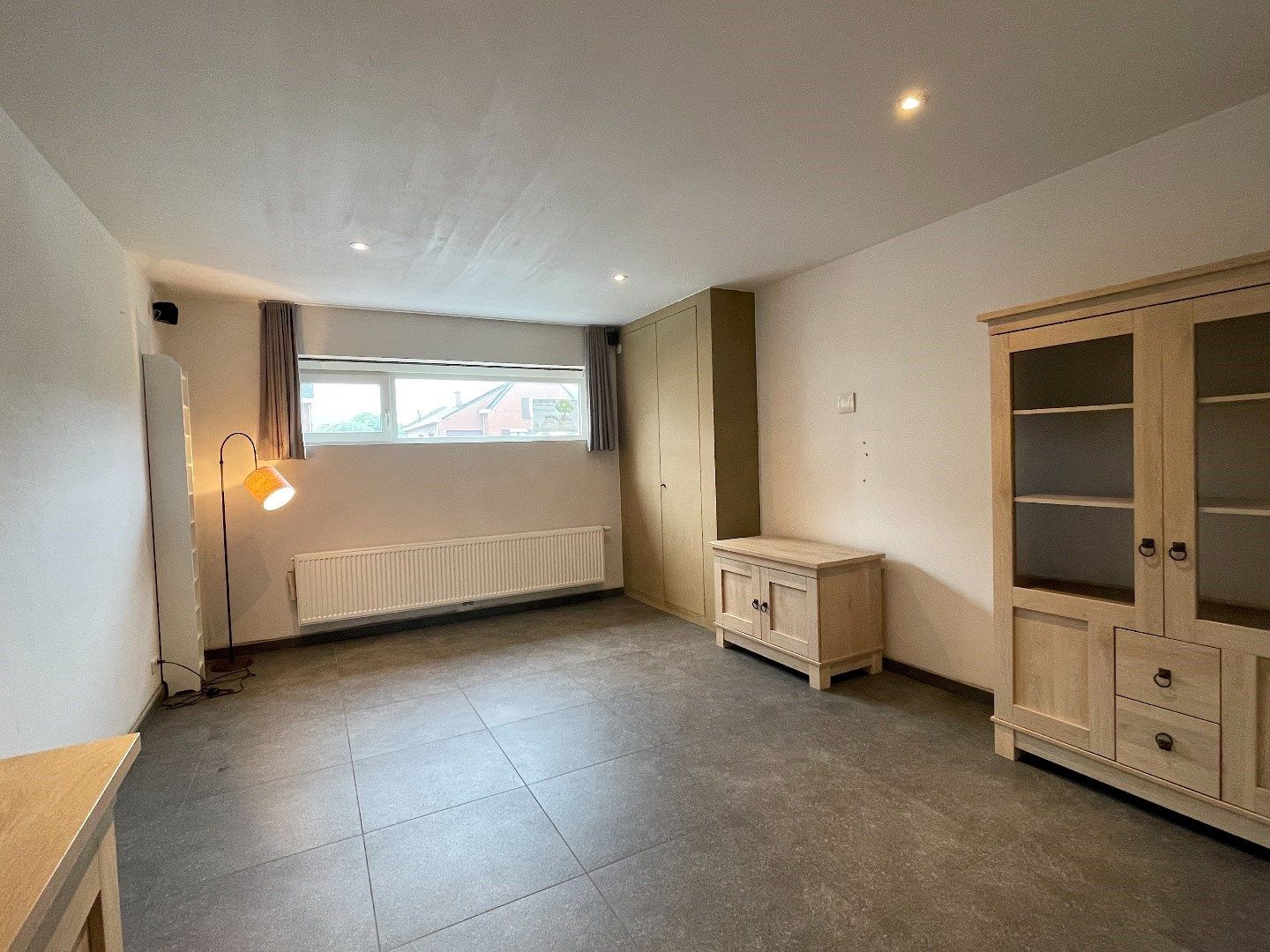 Recente woning met 3 slaapkamers, leuke tuin en staanplaats! foto 7
