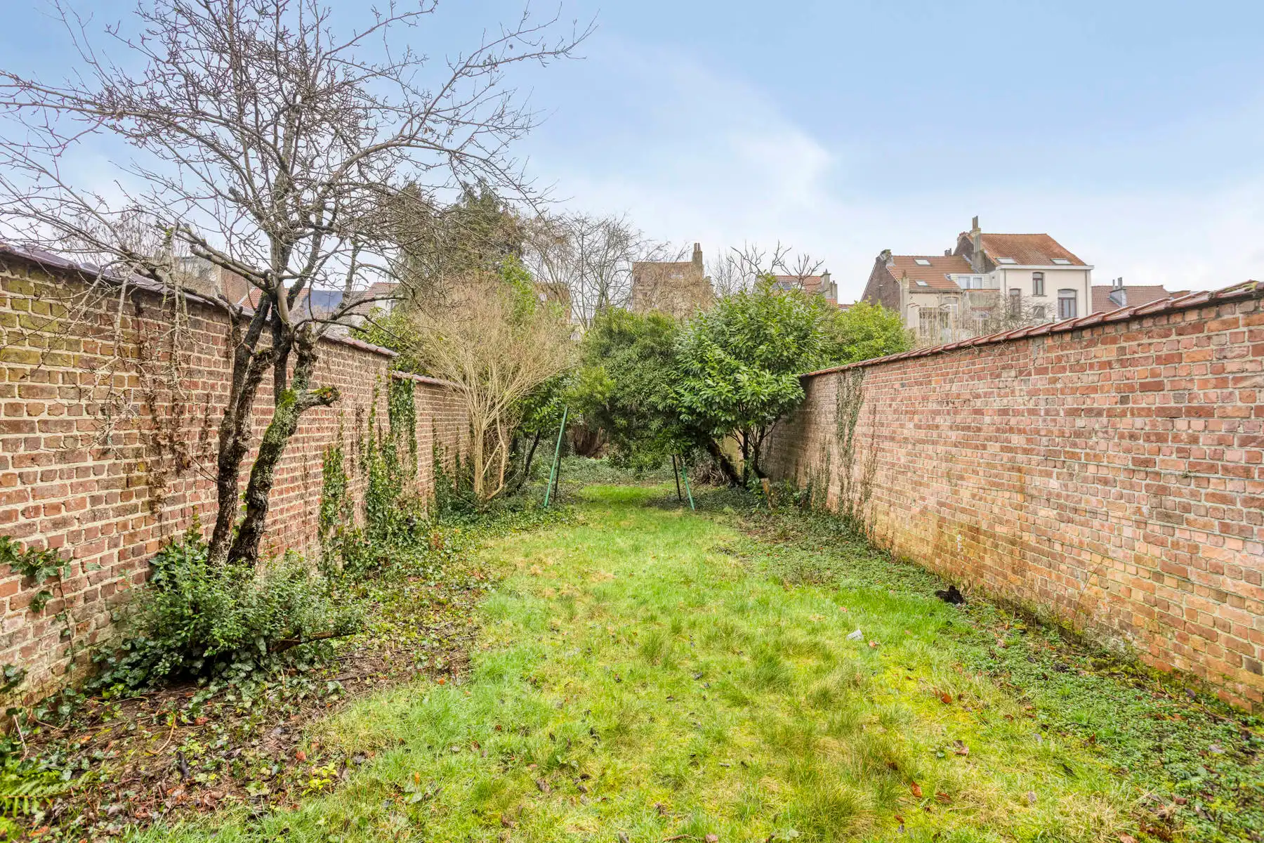 Woning met 7 slaapkamers, 2 badkamers, tuin & garage foto 2