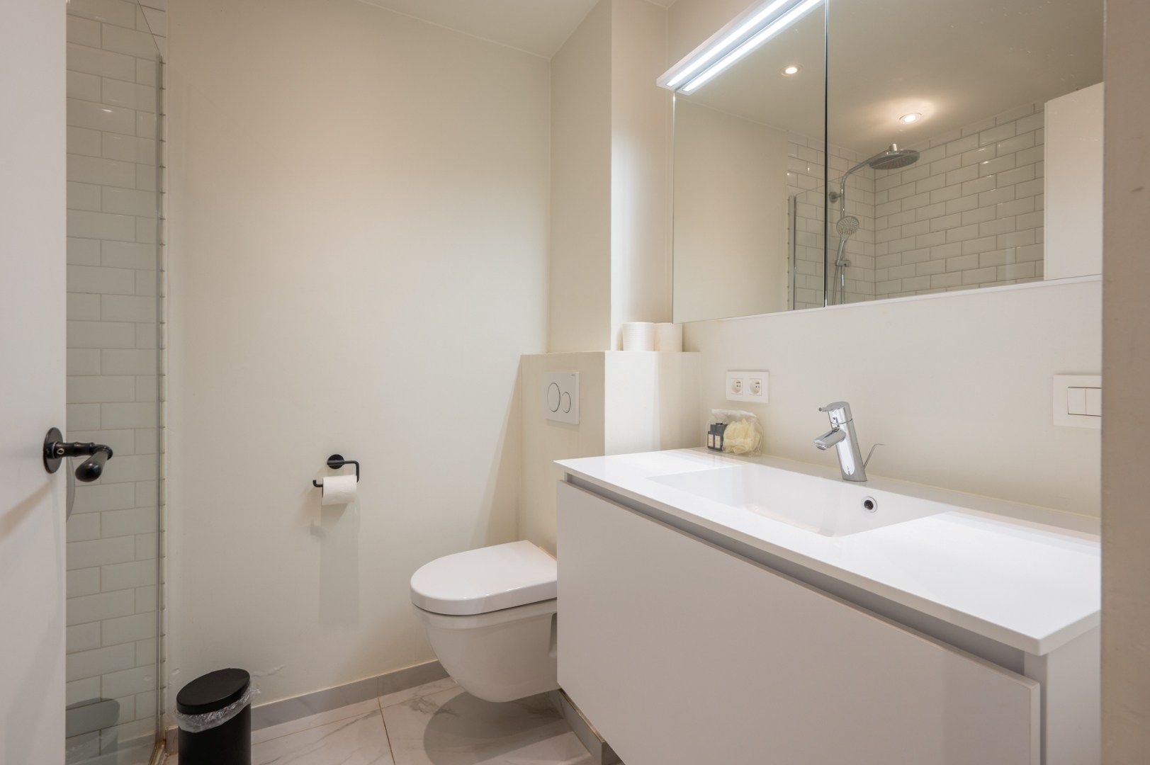 Stijlvol gemeubeld appartement in hartje centrum op de Lippenslaan foto 6