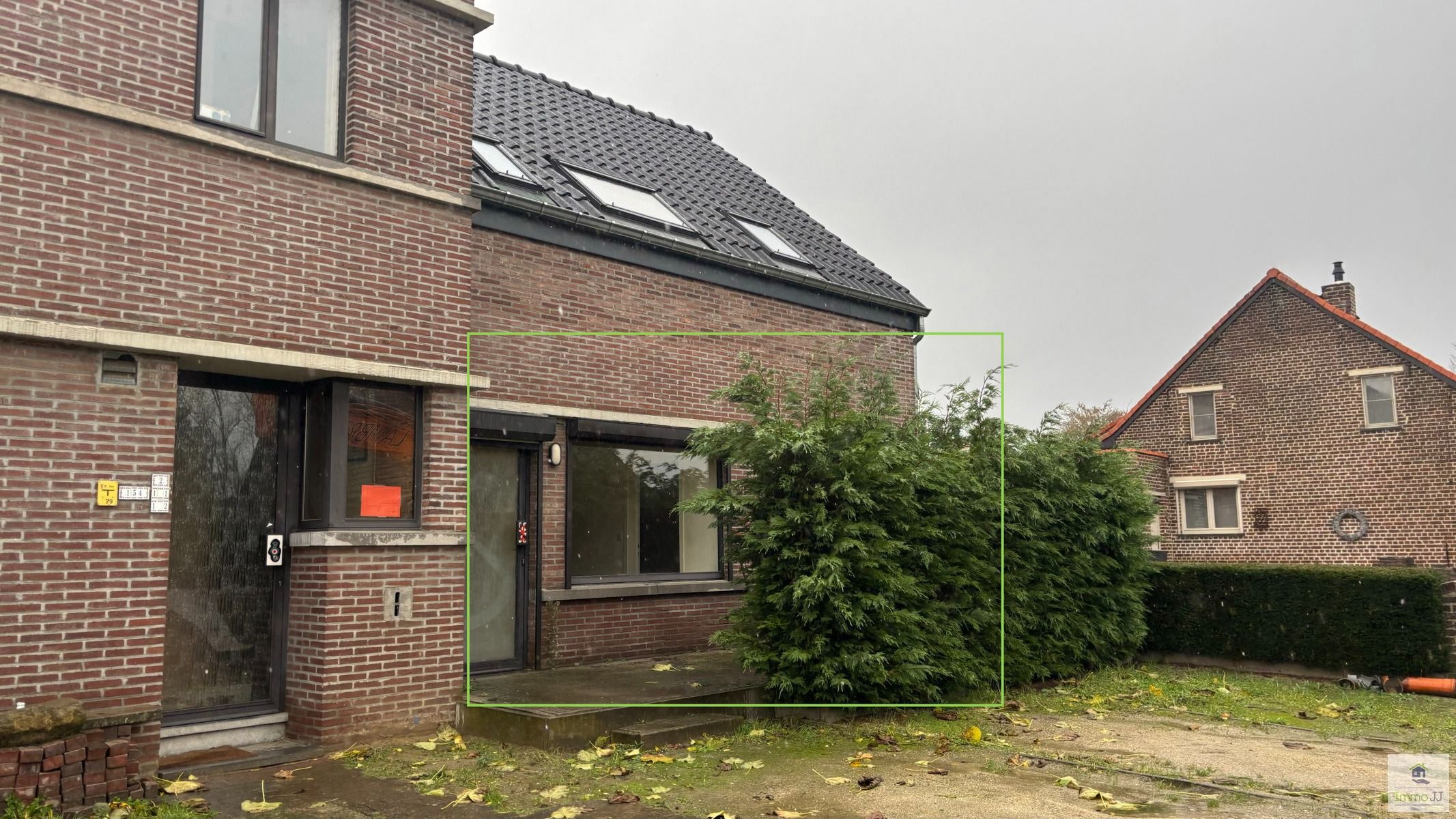 Hoofdfoto van de publicatie: Te renoveren gelijkvloers appartement met garage 