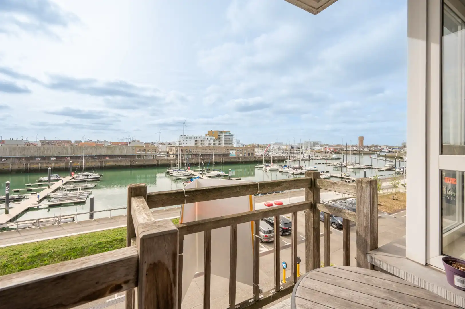 Zonnig appartement met 2 slaapkamers en terras met zicht op de jachthaven foto 5