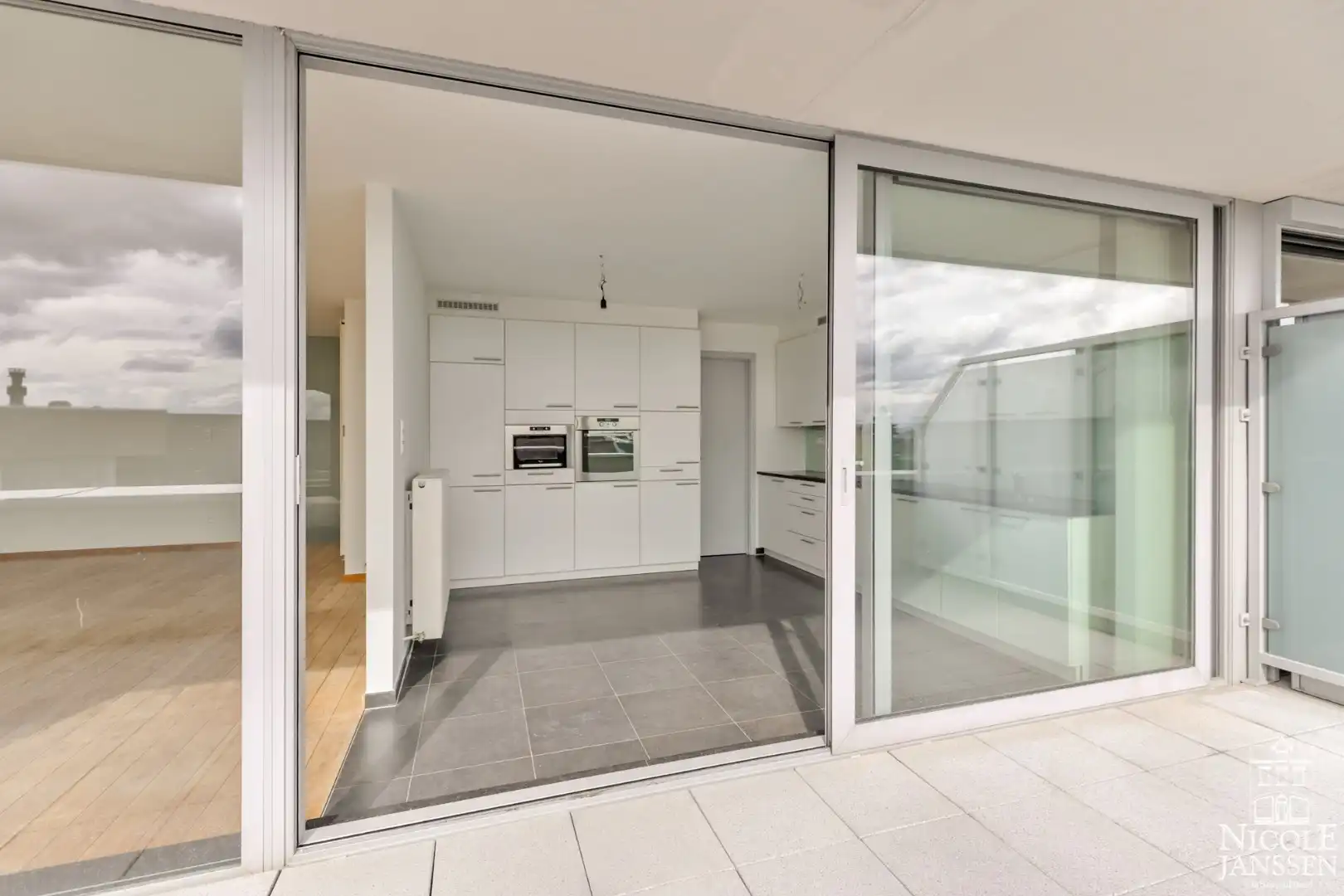 Luxe penthouse op de vierde verdieping met ruime terrassen foto 16