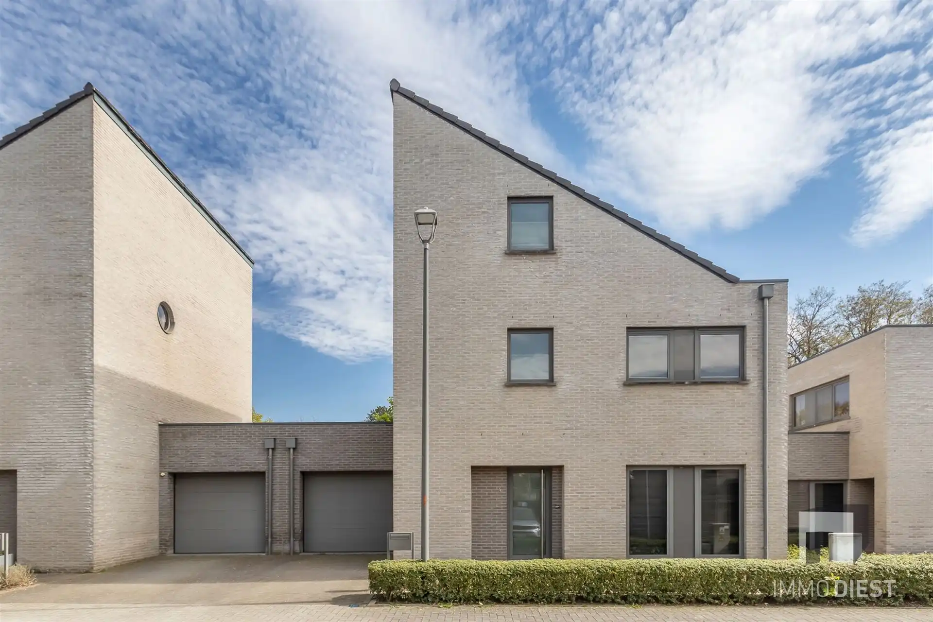 Luxe woning met 4 slaapkamers, 2 badkamers, garage en zonnige tuin foto 2