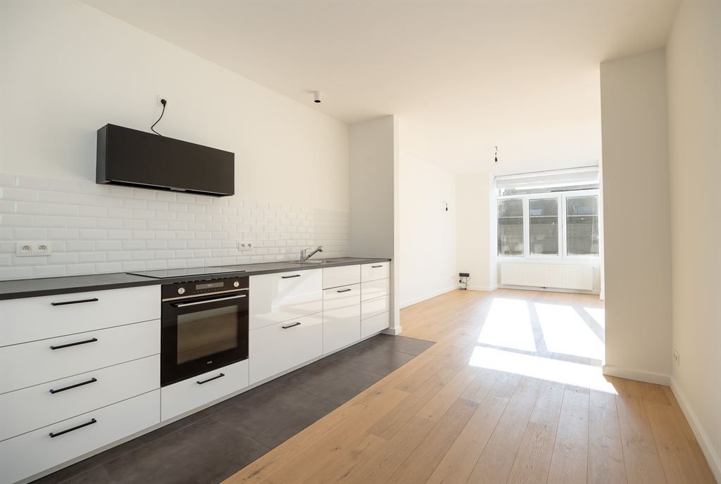 Recent gerenoveerd, lichtrijk appartement foto {{pictureIndex}}