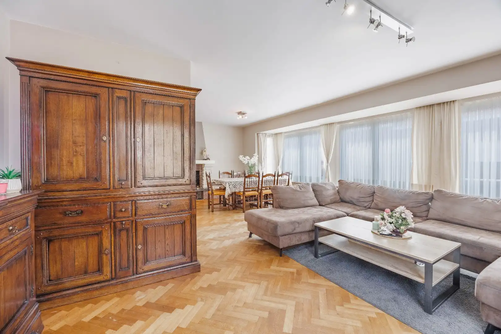 Instapklare, lichtrijke bel-etage woning met ruime garage en terras op centrale ligging foto 4