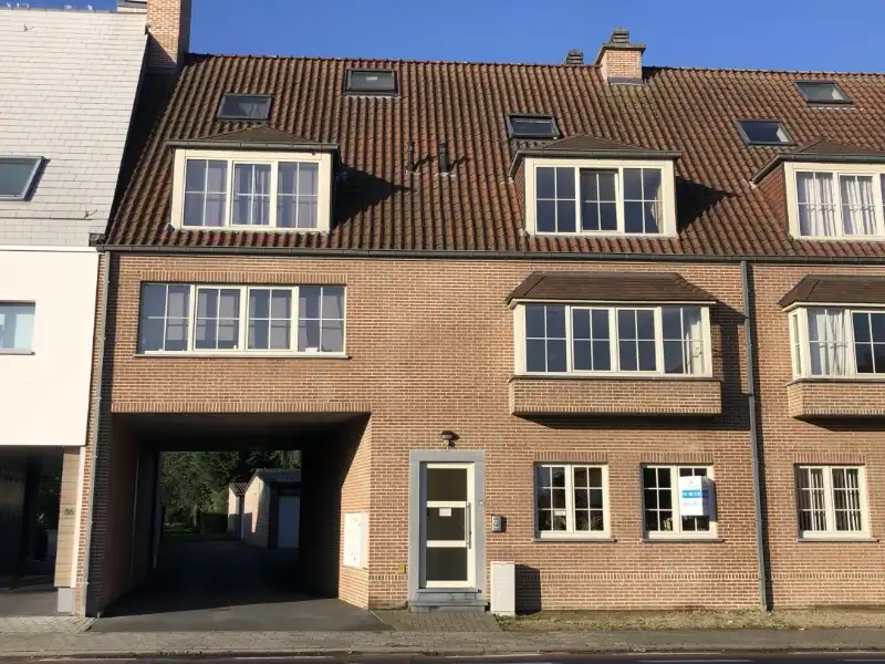 Gezellig gelijkvloers appartement met 2 slaapkamers en terras foto {{pictureIndex}}