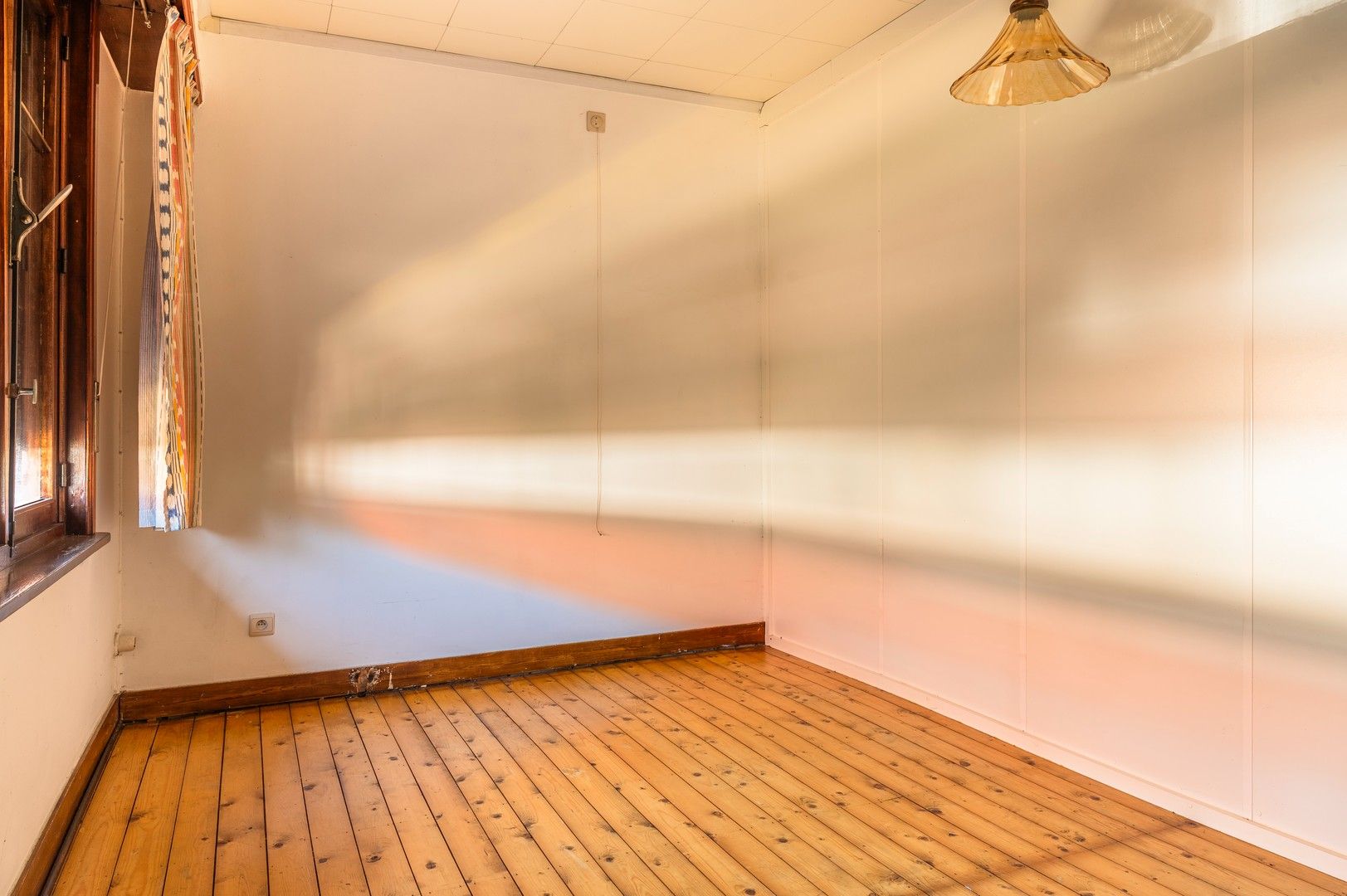 Ruime te renoveren woning met tuin in Kruibeke foto 16