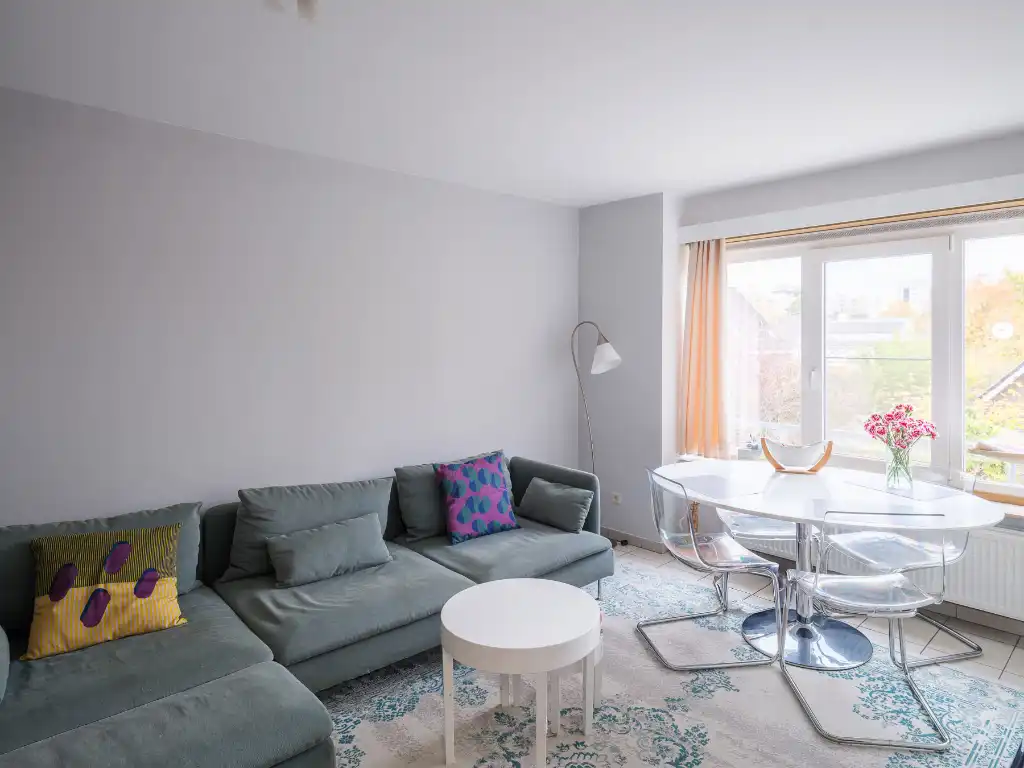 Rustig gelegen 1-slaapkamerappartement nabij station Gent-Sint-Pieters foto {{pictureIndex}}