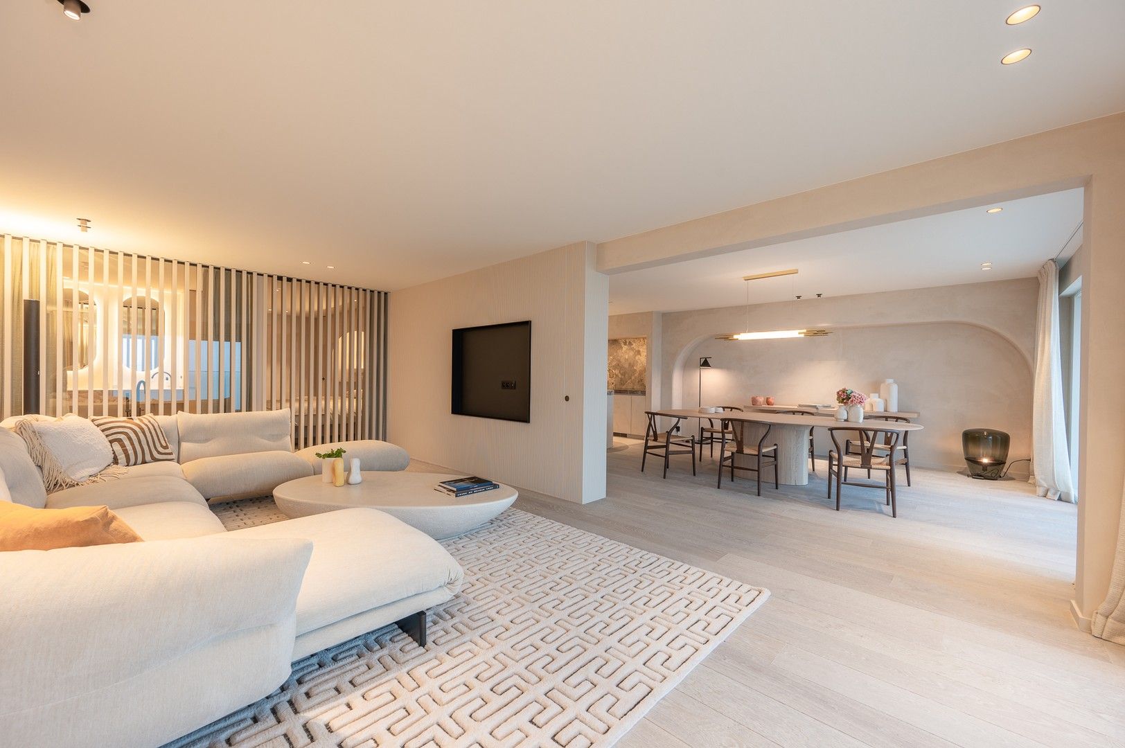 Uitzonderlijk appartement met frontaal zeezicht tussen het Albertplein, de Kustlaan en de wandeldijk. foto 5