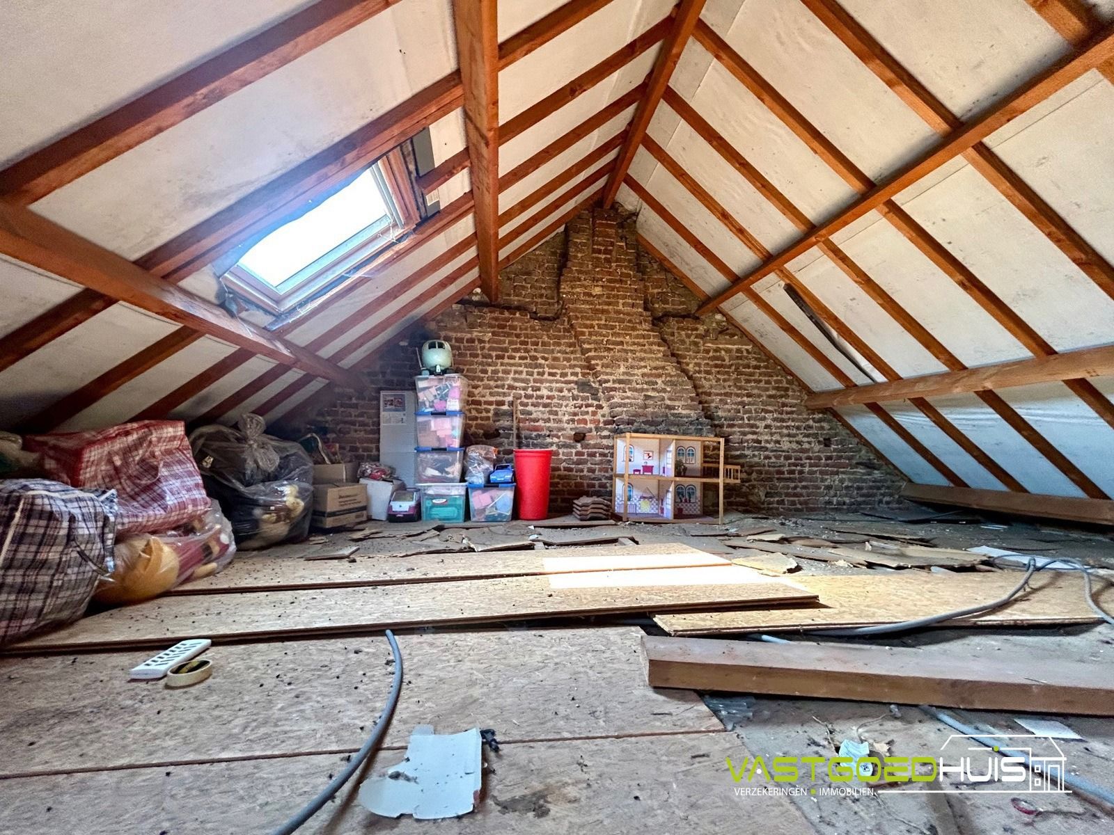 Halfopen gezinswoning met garage en tuin foto 20
