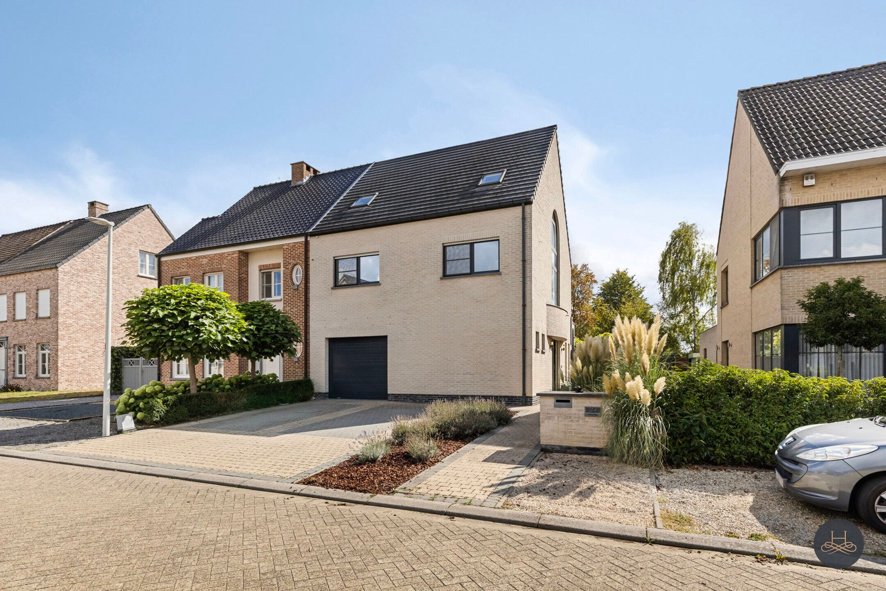 Ruime instapklare gezinswoning met zonnepanelen & airco foto {{pictureIndex}}