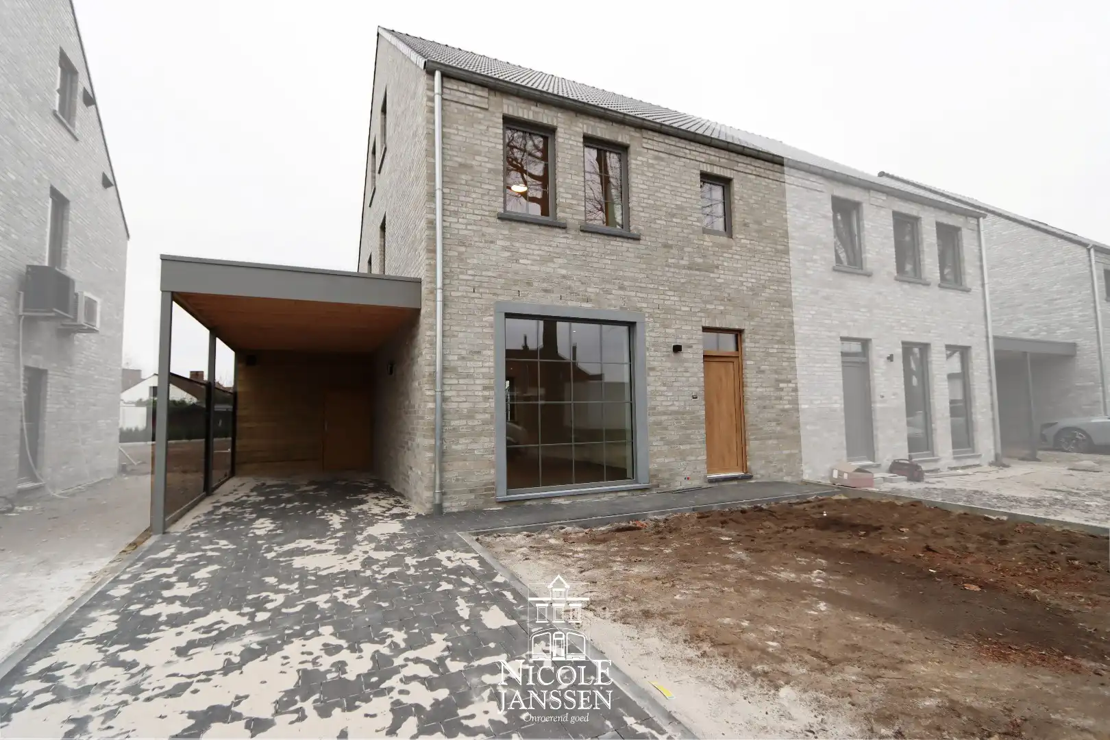 Nieuwbouwwoning met carport foto 21