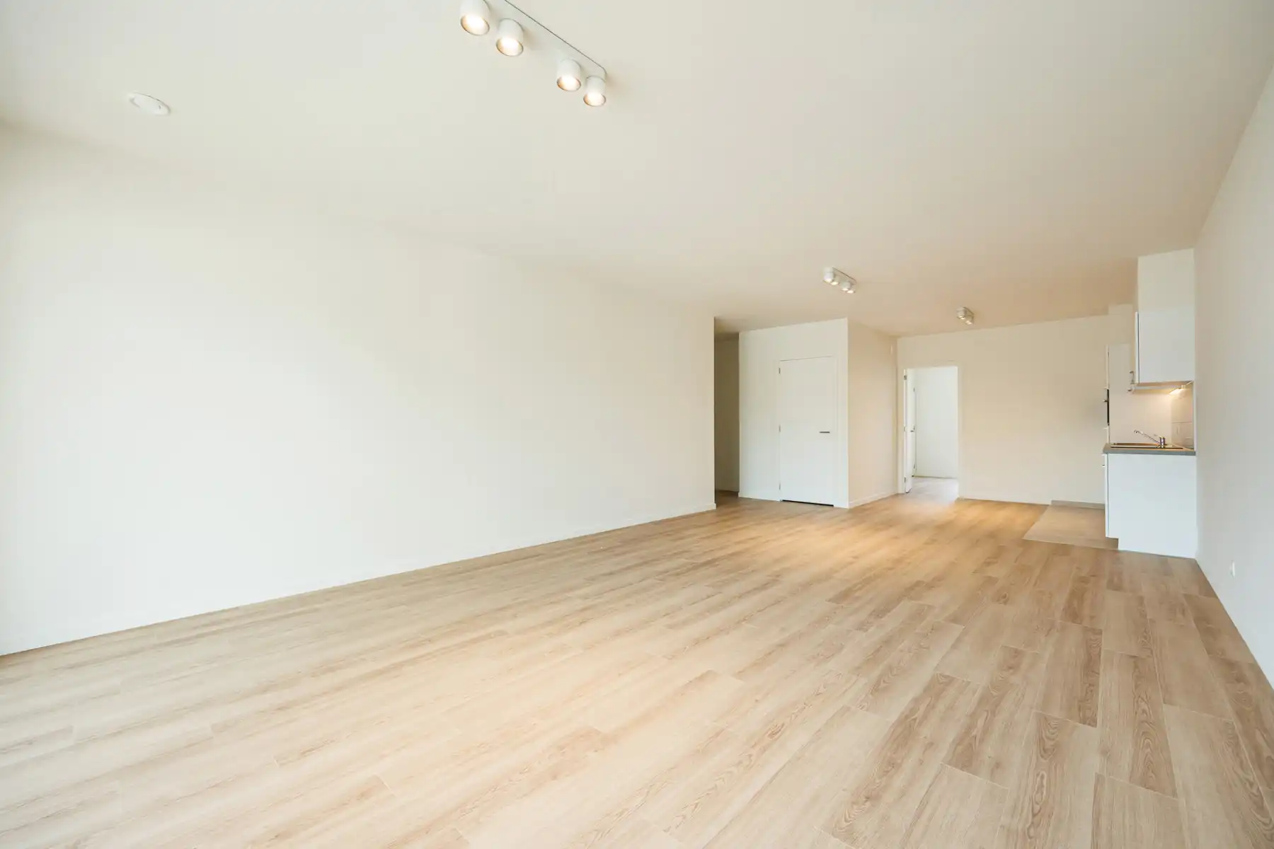 Nieuw appartement met 2 slaapkamers, terras en staanplaats foto 4