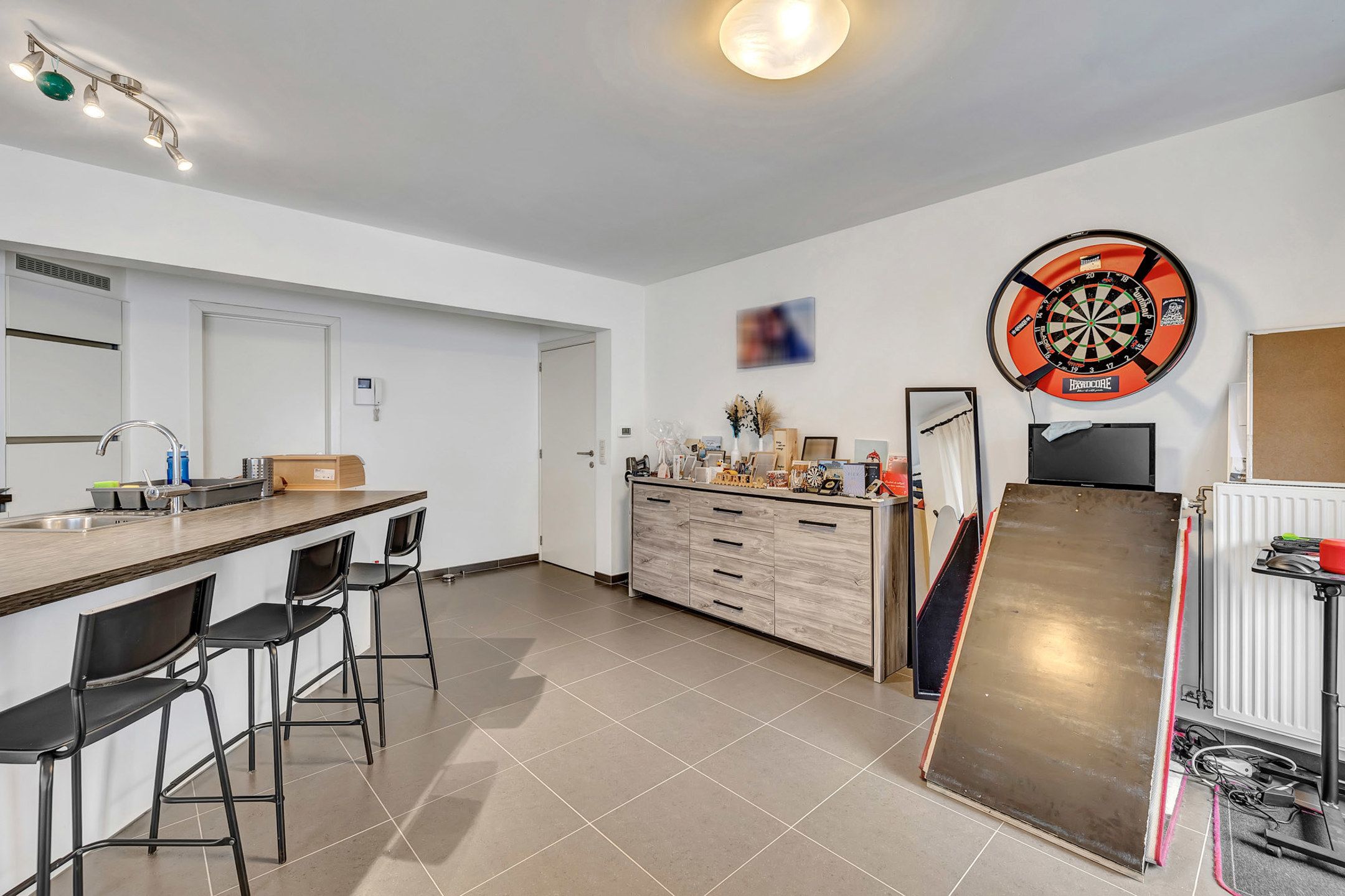 Instapklaar appartement met terras en overdekte staanplaats foto 6