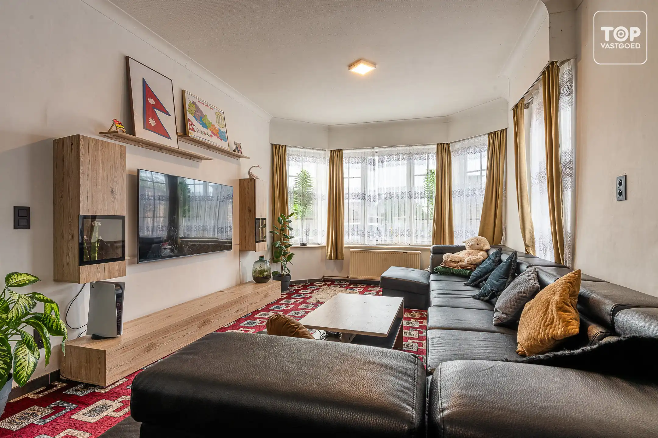 Karaktervolle half open woning met mooie gevel.  foto 9