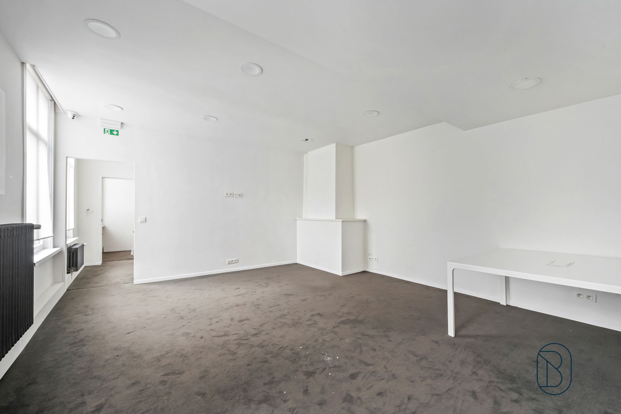 Handelspand met kantoren op topligging in centrum Kortrijk foto 19