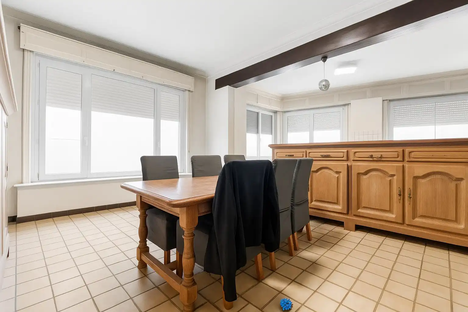 Te renoveren halfopen woning met 3 slaapkamers op 553 m² foto 3