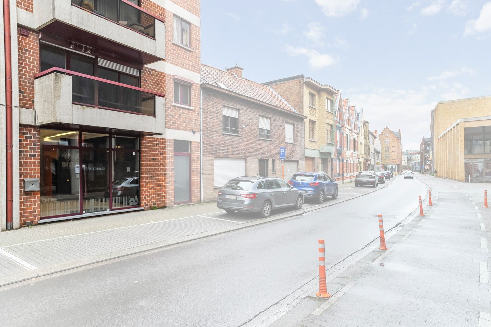 Verhuurd handelspand met parkeermogelijkheid te centrum Roeselare! foto 14