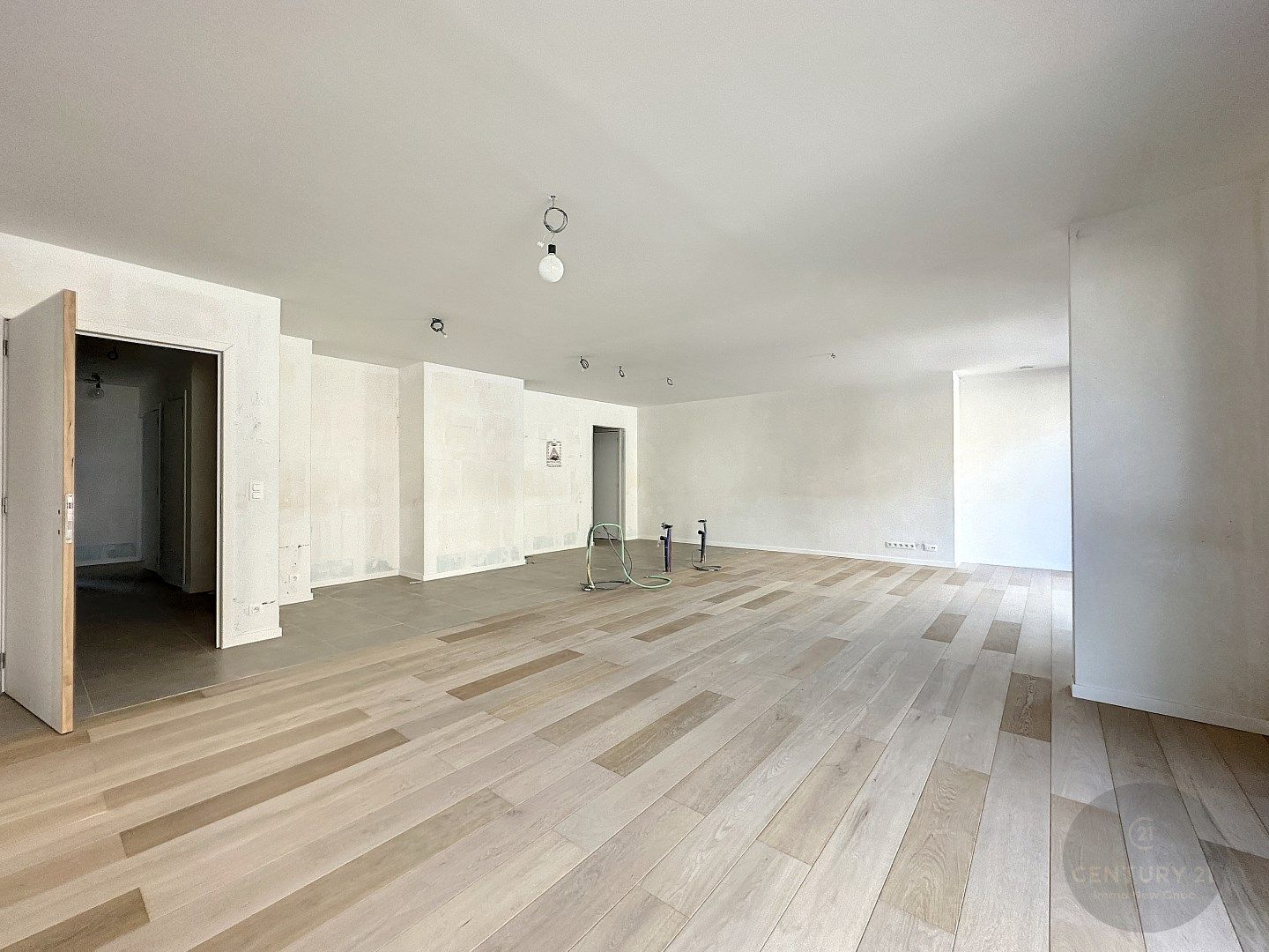 NIEUW en ZEER RUIM gelijkvloersappartement foto 6