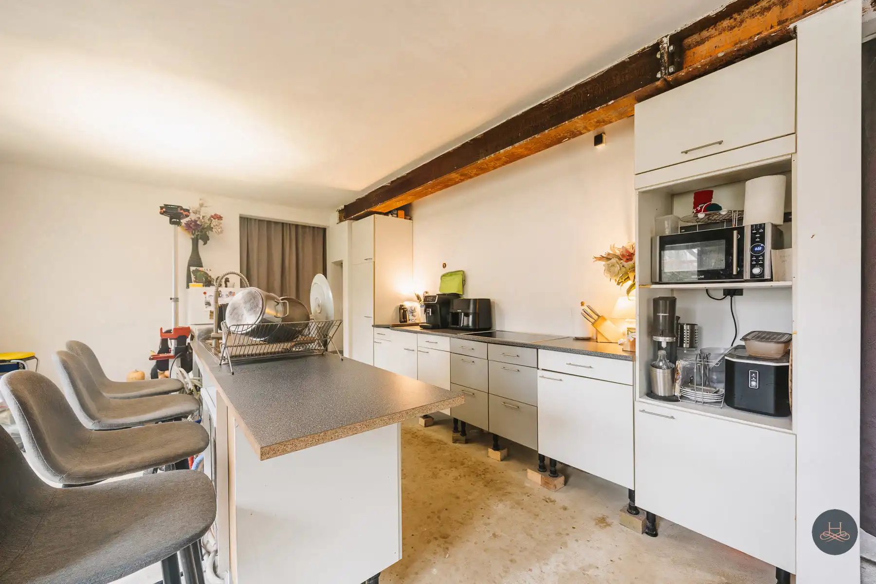 Gezinswoning met renovatiepotentieel op knap perceel foto 13