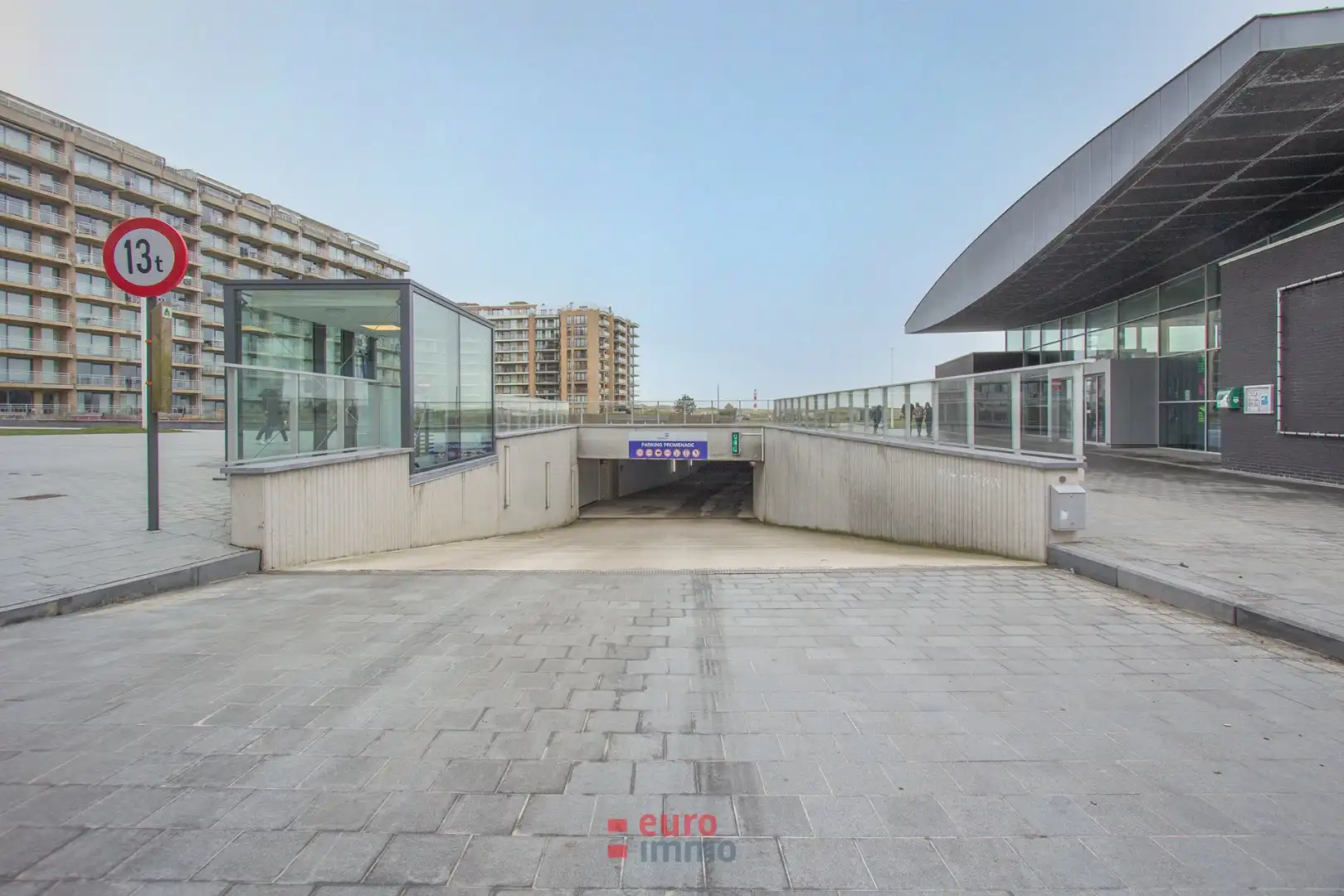 Makkelijk inrijdbare garage in het complex onder de schildpad! foto 4