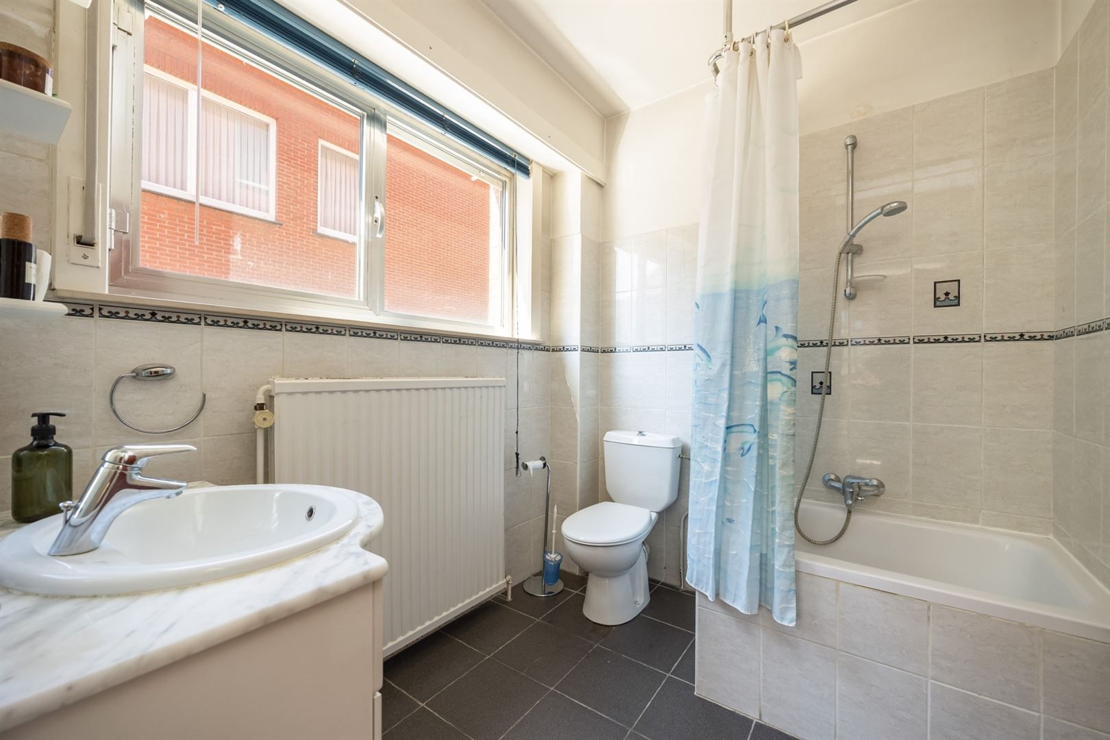 Halfopen gelijkvloers appartement met garage foto 7